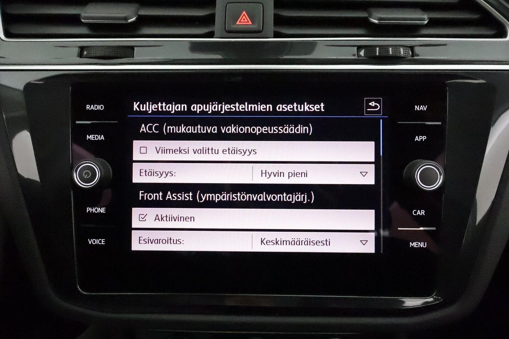Volkswagen Tiguan 2020 R-Line 2,0 TDI SCR 110 kW 4MOTION DSG * Webasto / Koukku / Adapt.Vakkari / LED / Navi / Digimittari / Kangas-Alcantara - Suomi-auto / Kahdet Renkaat