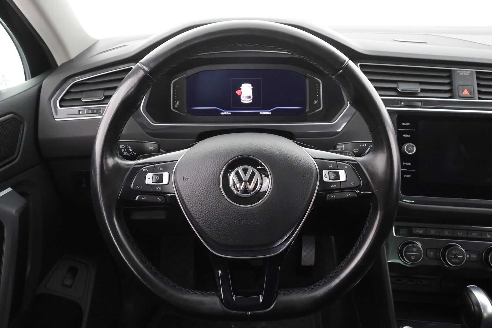 Volkswagen Tiguan 2020 R-Line 2,0 TDI SCR 110 kW 4MOTION DSG * Webasto / Koukku / Adapt.Vakkari / LED / Navi / Digimittari / Kangas-Alcantara - Suomi-auto / Kahdet Renkaat