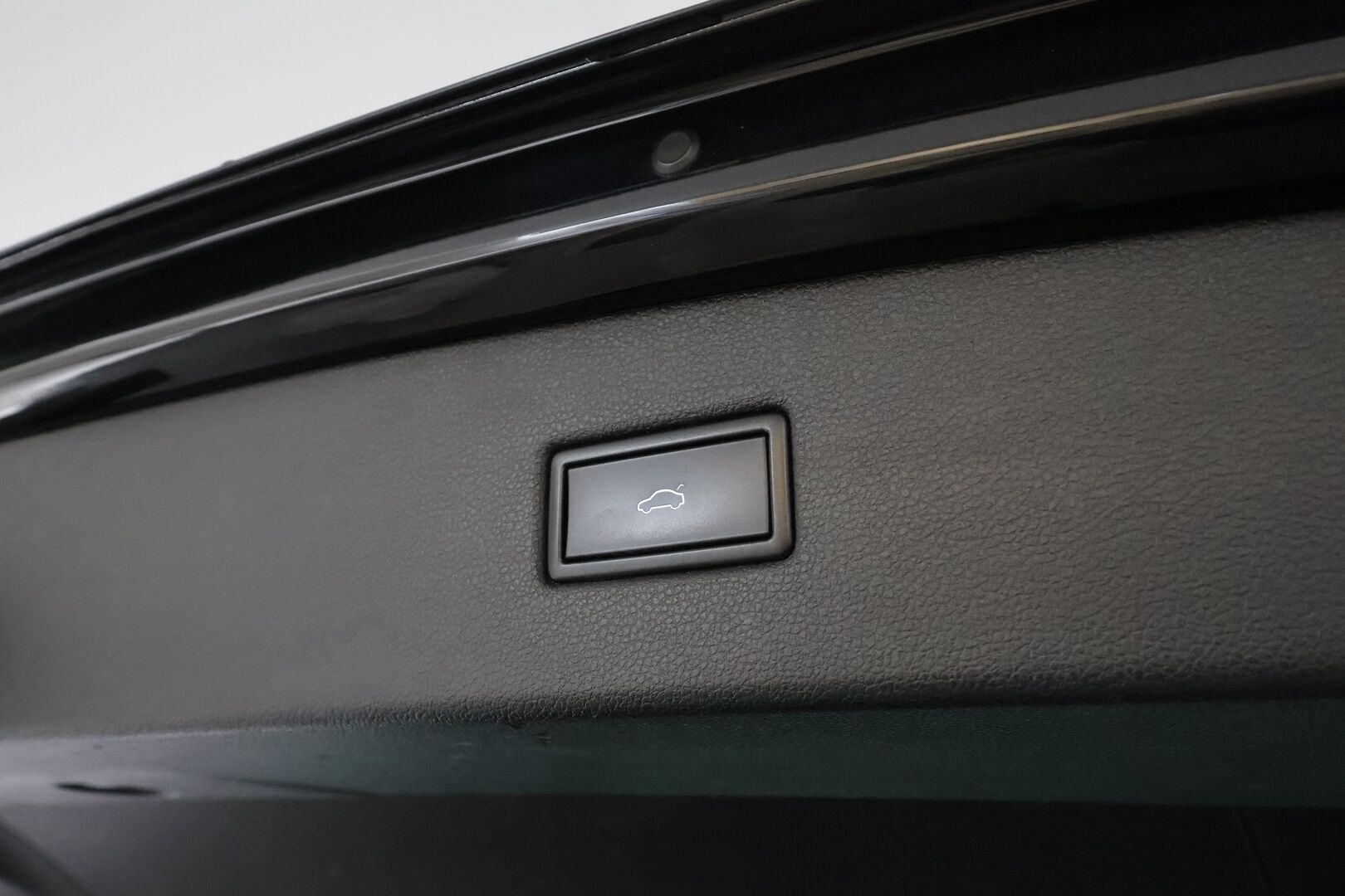 Volkswagen Tiguan 2020 R-Line 2,0 TDI SCR 110 kW 4MOTION DSG * Webasto / Koukku / Adapt.Vakkari / LED / Navi / Digimittari / Kangas-Alcantara - Suomi-auto / Kahdet Renkaat / Juuri tullut Tampereelle! - HULLU BLACKWEEK KORKOTARJOUS 2,49%