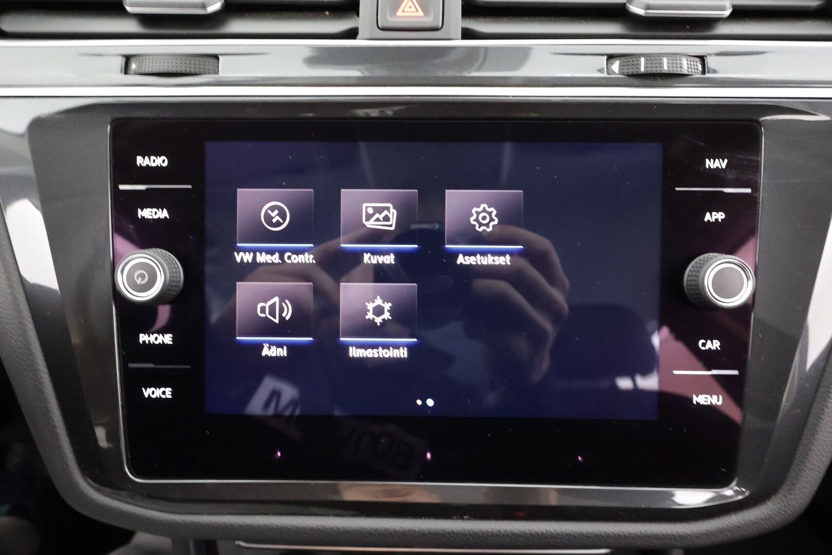 Volkswagen Tiguan 2020 R-Line 2,0 TDI SCR 110 kW 4MOTION DSG * Webasto / Koukku / Adapt.Vakkari / LED / Navi / Digimittari / Kangas-Alcantara - Suomi-auto / Kahdet Renkaat