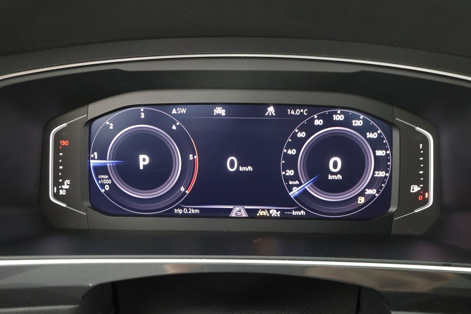 Volkswagen Tiguan 2020 R-Line 2,0 TDI SCR 110 kW 4MOTION DSG * Webasto / Koukku / Adapt.Vakkari / LED / Navi / Digimittari / Kangas-Alcantara - Suomi-auto / Kahdet Renkaat