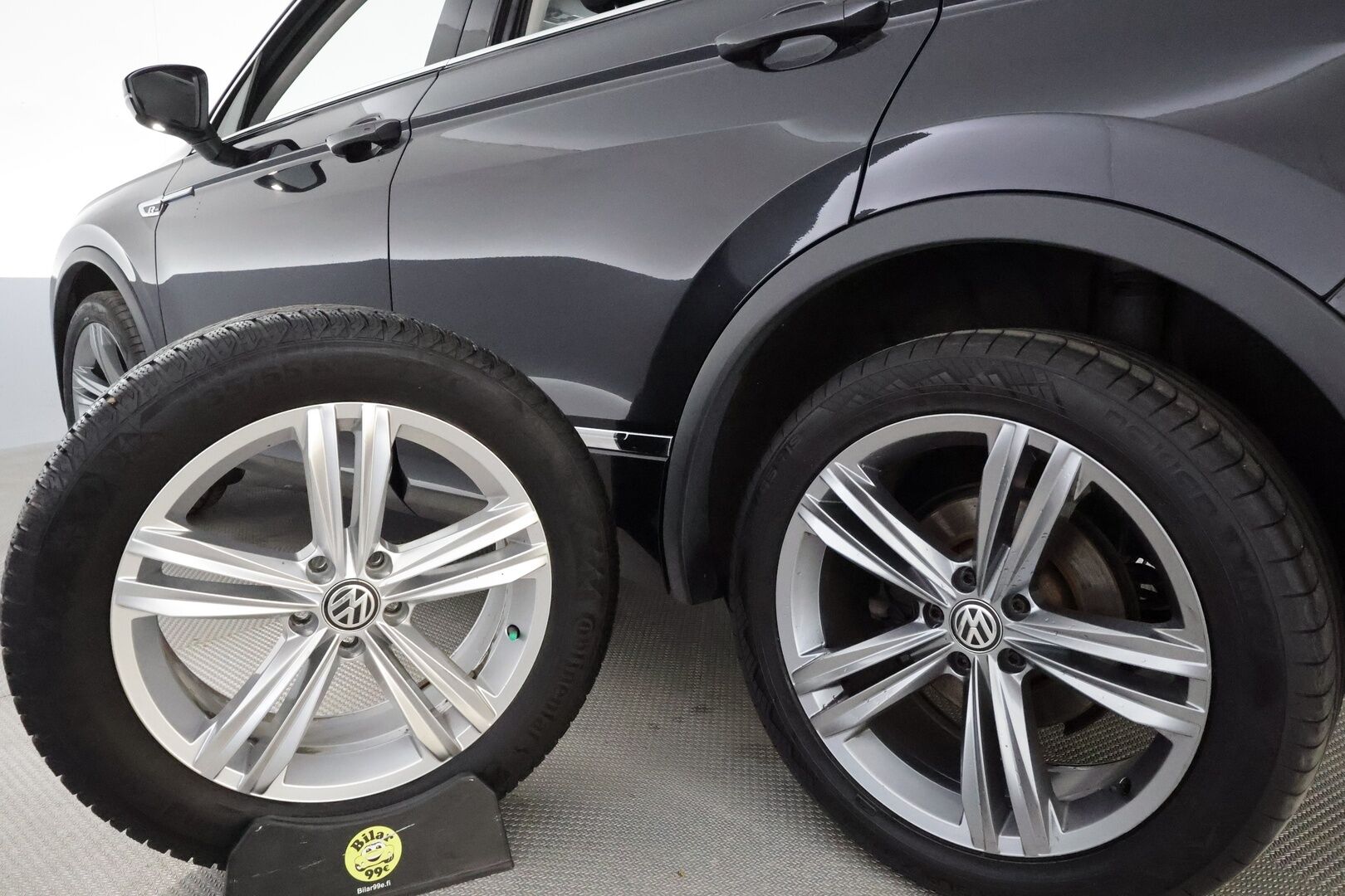 Volkswagen Tiguan 2020 R-Line 2,0 TDI SCR 110 kW 4MOTION DSG * Webasto / Koukku / Adapt.Vakkari / LED / Navi / Digimittari / Kangas-Alcantara - Suomi-auto / Kahdet Renkaat