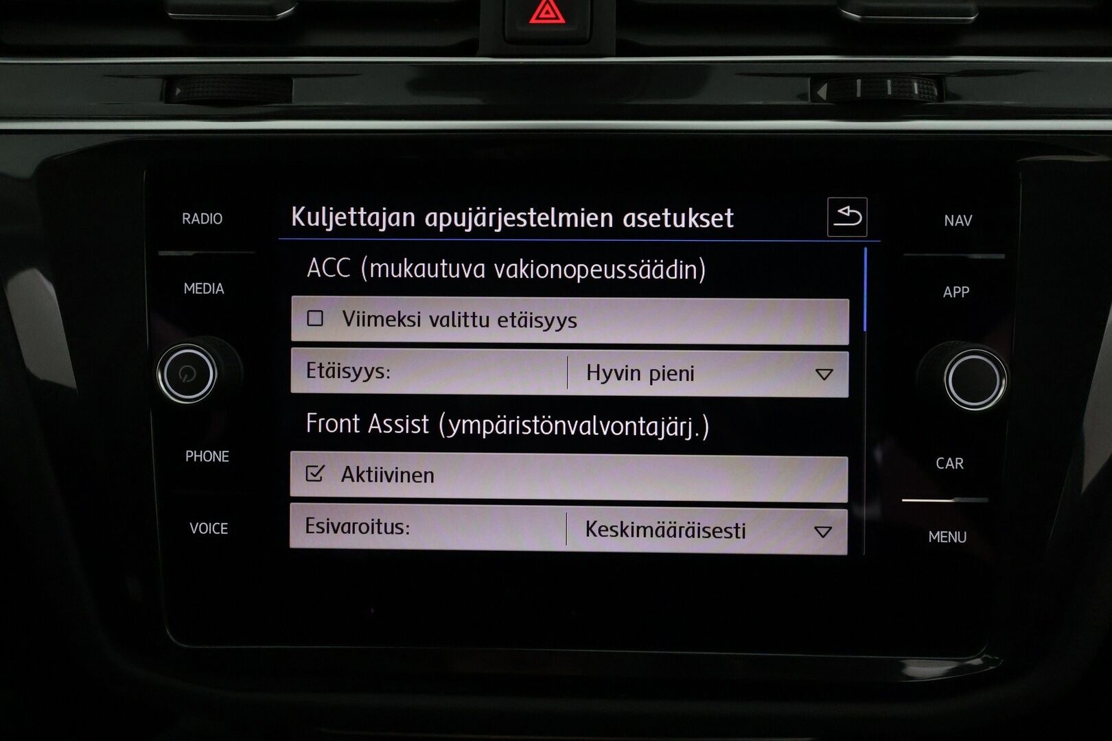 Volkswagen Tiguan 2020 R-Line 2,0 TDI SCR 110 kW 4MOTION DSG * Webasto / Koukku / Adapt.Vakkari / LED / Navi / Digimittari / Kangas-Alcantara - Suomi-auto / Kahdet Renkaat
