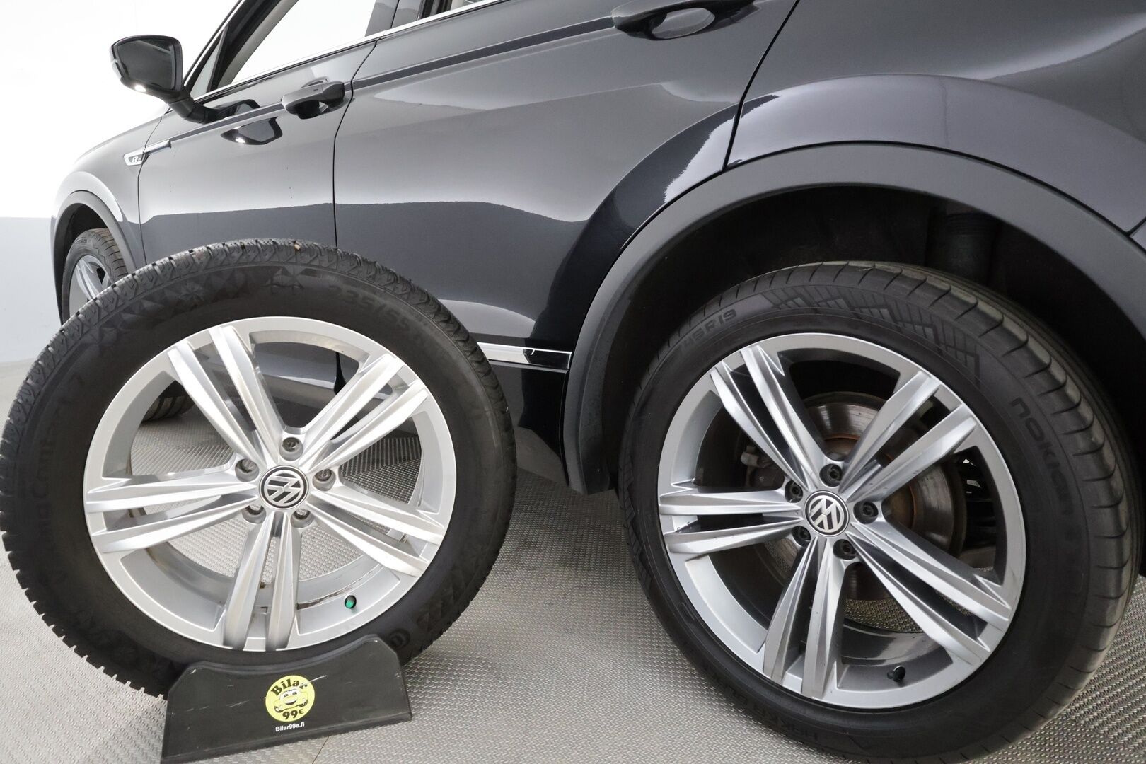 Volkswagen Tiguan 2020 R-Line 2,0 TDI SCR 110 kW 4MOTION DSG * Webasto / Koukku / Adapt.Vakkari / LED / Navi / Digimittari / Kangas-Alcantara - Suomi-auto / Kahdet Renkaat