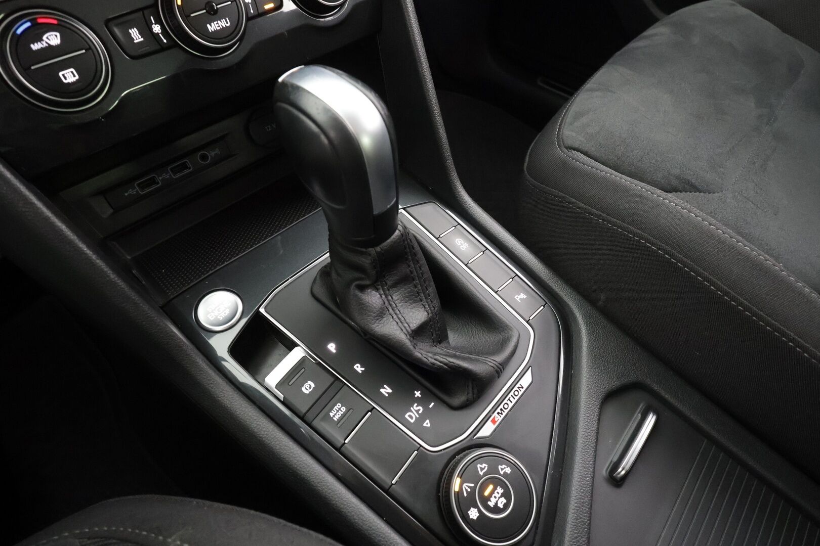 Volkswagen Tiguan 2020 R-Line 2,0 TDI SCR 110 kW 4MOTION DSG * Webasto / Koukku / Adapt.Vakkari / LED / Navi / Digimittari / Kangas-Alcantara - Suomi-auto / Kahdet Renkaat