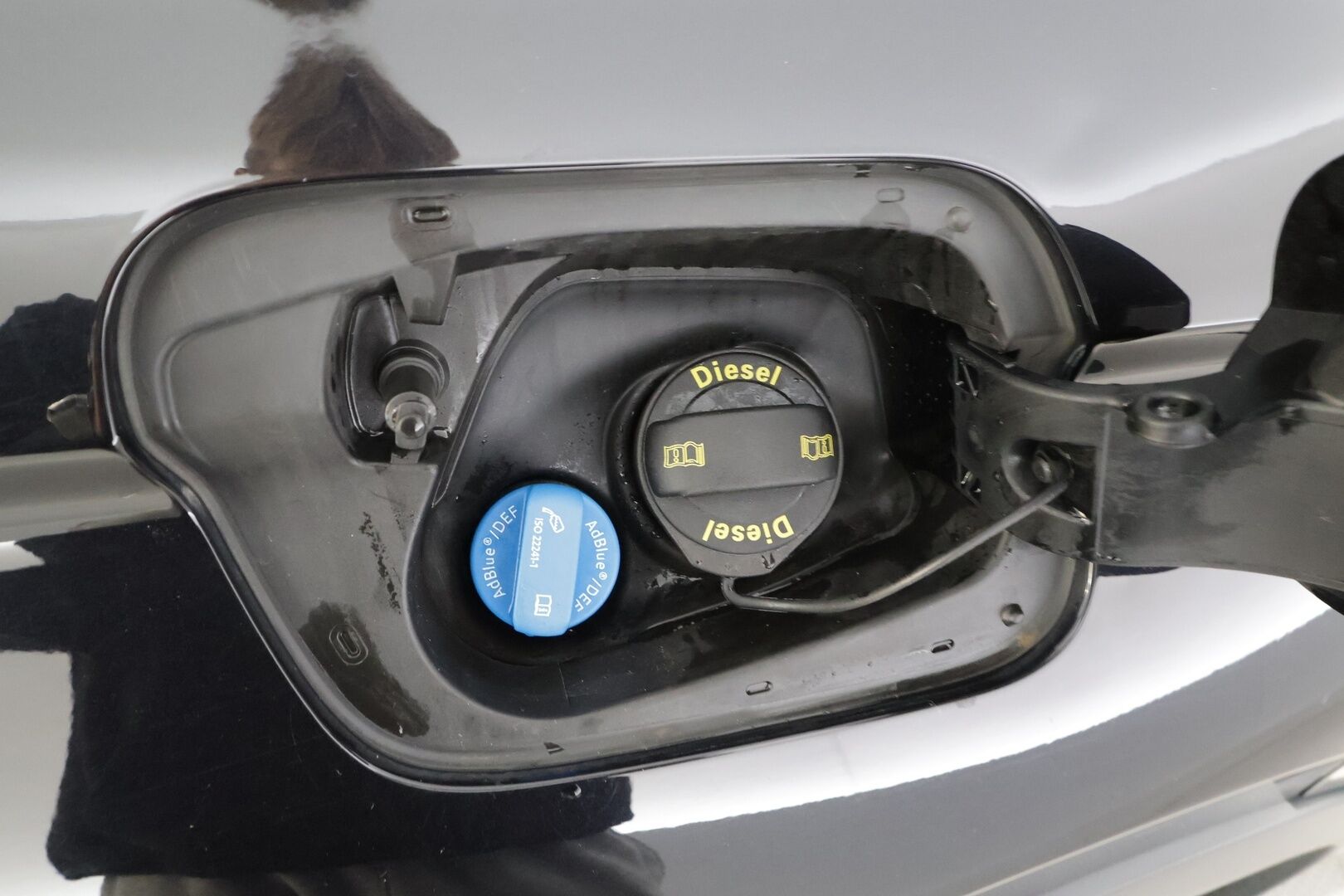 Volkswagen Tiguan 2020 R-Line 2,0 TDI SCR 110 kW 4MOTION DSG * Webasto / Koukku / Adapt.Vakkari / LED / Navi / Digimittari / Kangas-Alcantara - Suomi-auto / Kahdet Renkaat