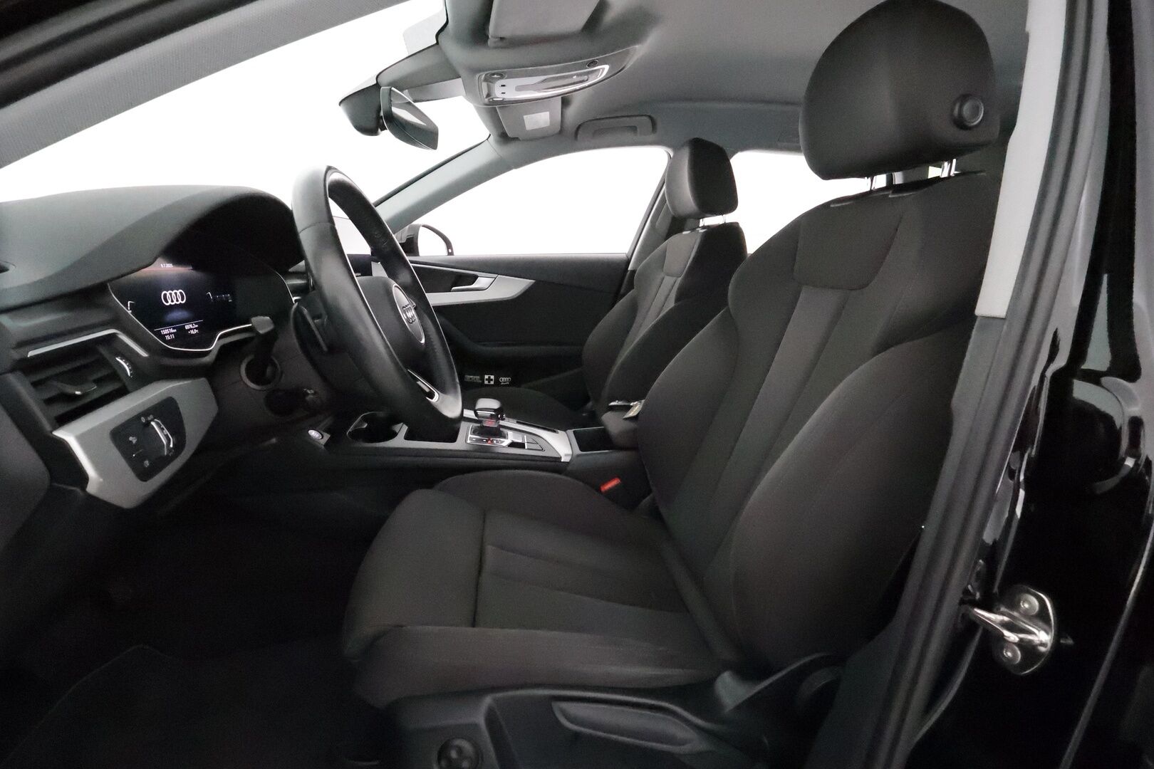 Audi A4 2020 Avant Business Advanced 45 TFSI 180 kW MHEV quattro S tronic **Webasto / Vakkari / Digimittaristo / KeylessGo / Navi** - 3,99 % KORKOTARJOUS TÄHÄN AUTOON - Suomi-auto / Kahdet renkaat aluvanteilla