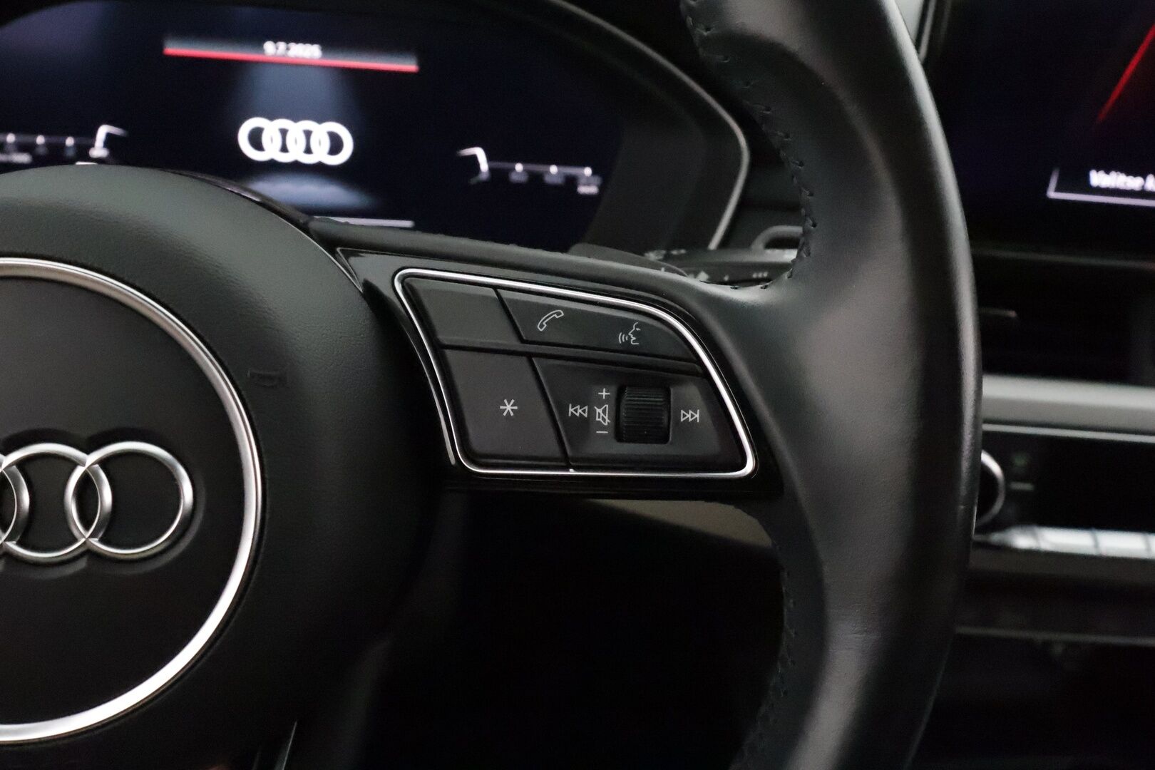 Audi A4 2020 Avant Business Advanced 45 TFSI 180 kW MHEV quattro S tronic **Webasto / Vakkari / Digimittaristo / KeylessGo / Navi** - 3,99 % KORKOTARJOUS TÄHÄN AUTOON - Suomi-auto / Kahdet renkaat aluvanteilla