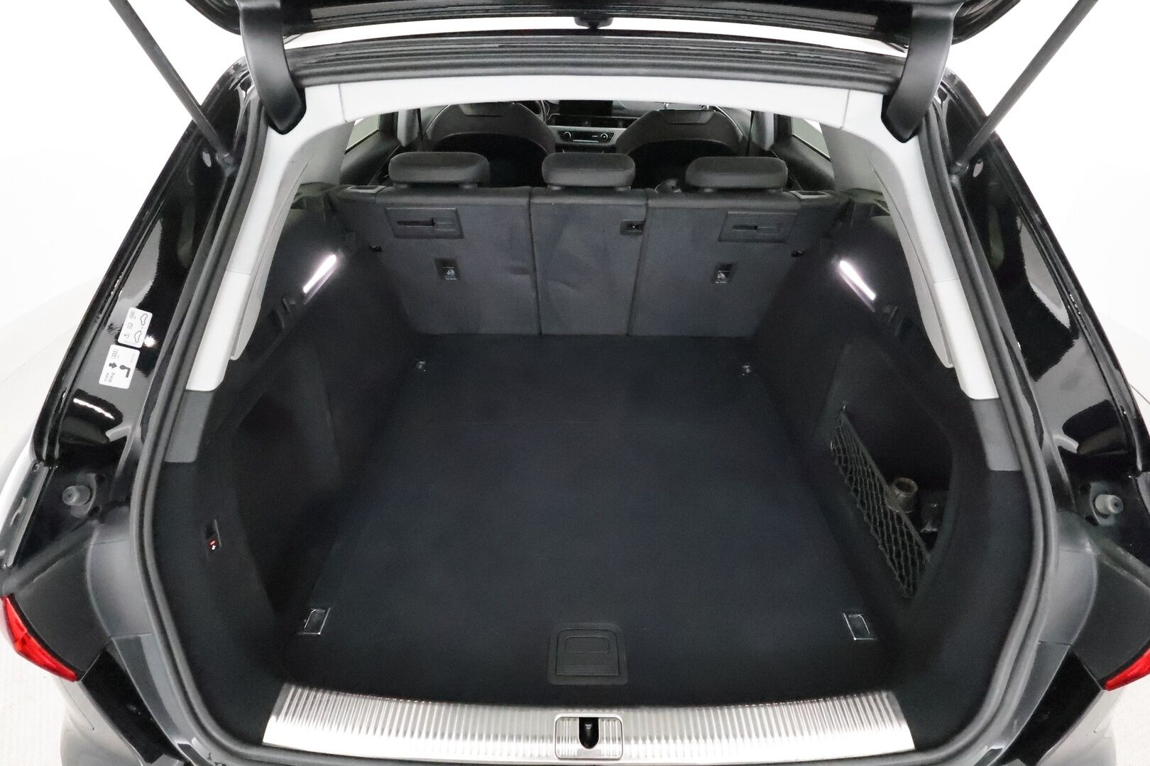 Audi A4 2020 Avant Business Advanced 45 TFSI 180 kW MHEV quattro S tronic **Webasto / Vakkari / Digimittaristo / KeylessGo / Navi** - 3,99 % KORKOTARJOUS TÄHÄN AUTOON - Suomi-auto / Kahdet renkaat aluvanteilla