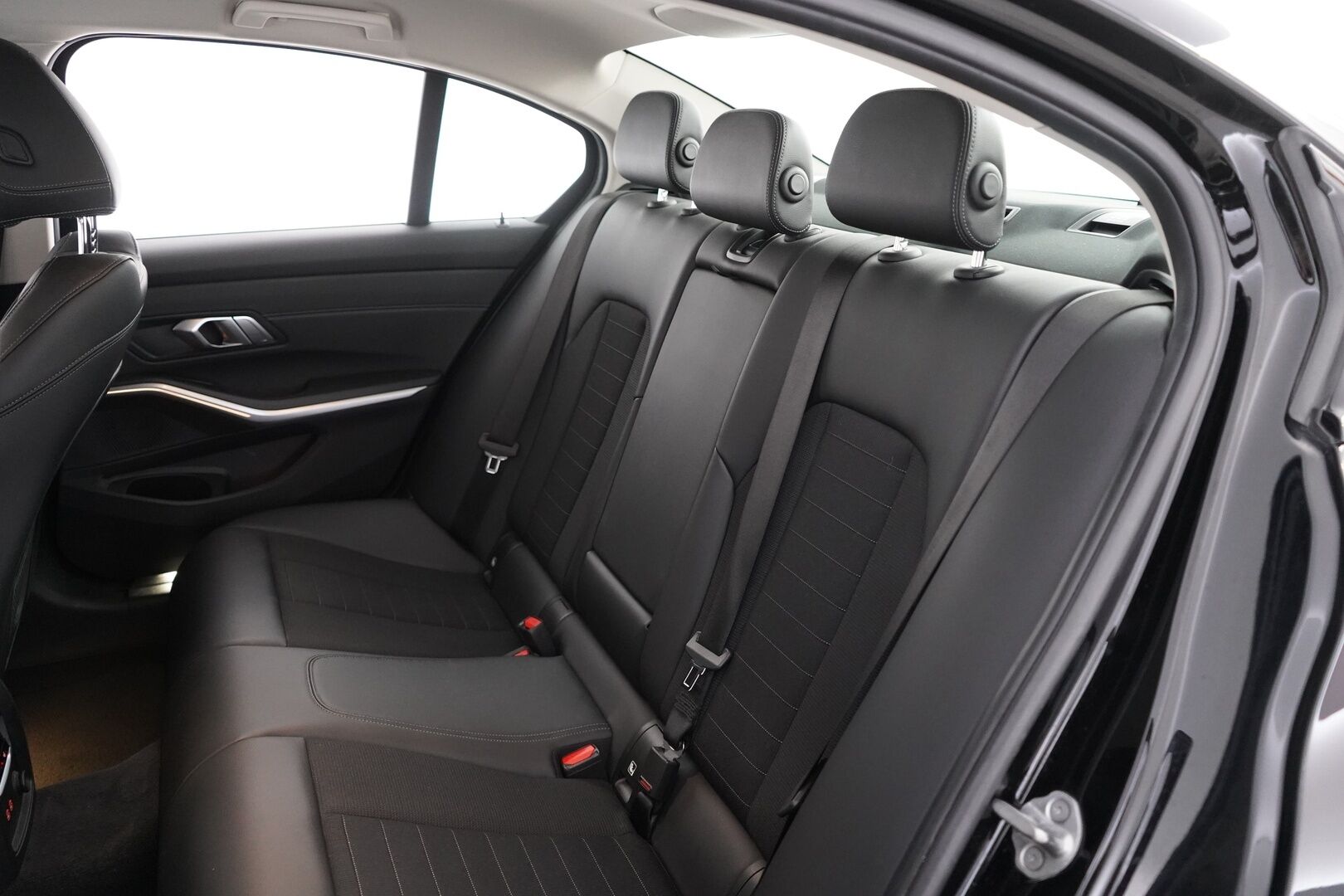BMW 320 2020 G20 Sedan Business Sport A - | Suomi- auto | Kahdet renkaat aluvantein | Juuri katsastettu ja huollettu | Vakkari | Tutkat | Lohkolämmitin | Koukku | Sporttipenkit |