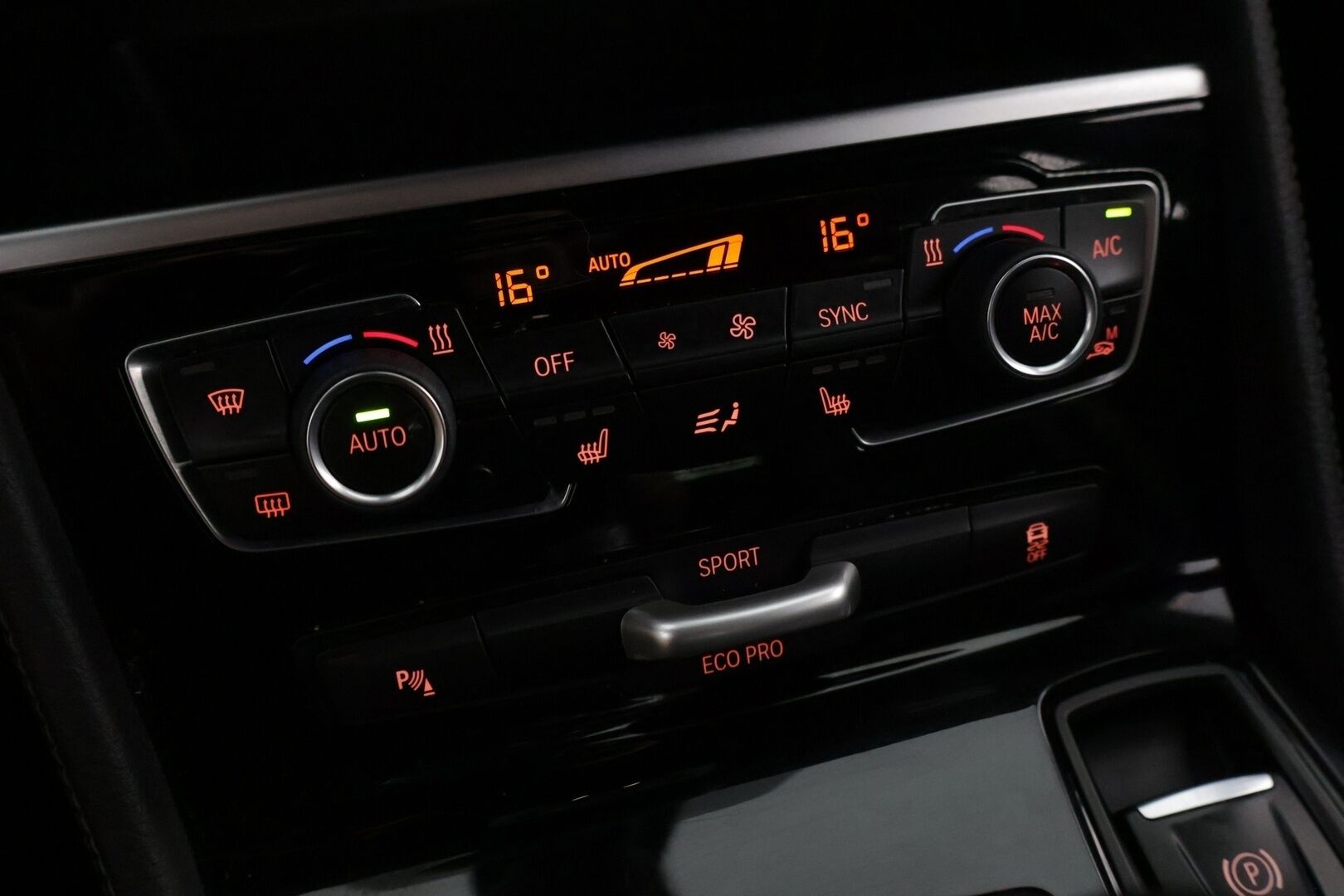 BMW 216 2020 i Gran Tourer Business M Sport F46 * HUD / LED / Lohko / Sähkökontti / Vetokoukku / Tutkat / Proffa navi * - Huippuvarusteet! / Huollot ok / Renkaat ajokuntoiset / Suomi-auto * - HULLUT JOULUT KORKOTARJOUS 2,49% 