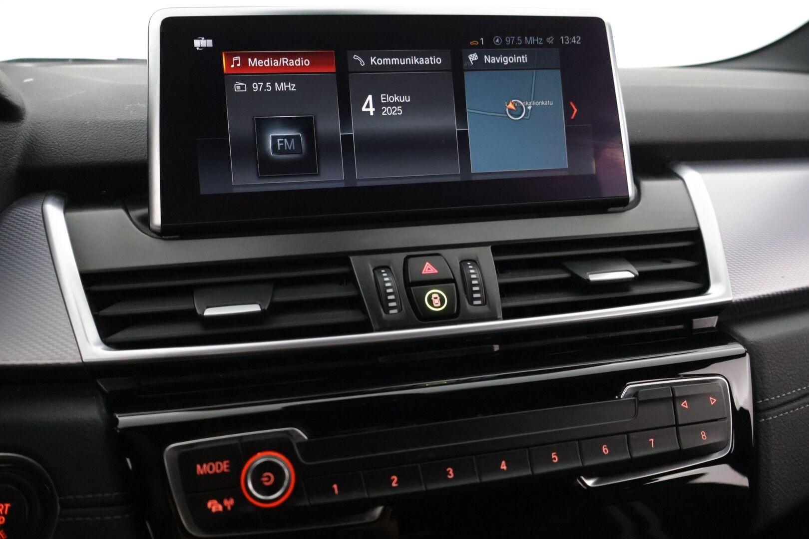 BMW 216 2020 F46 M-sport * HUD / LED / Sähkökontti / Vetokoukku / Tutkat / Proffa navi * - Huippuvarusteet! / Huollot ok / Renkaat ajokuntoiset / Suomi-auto *