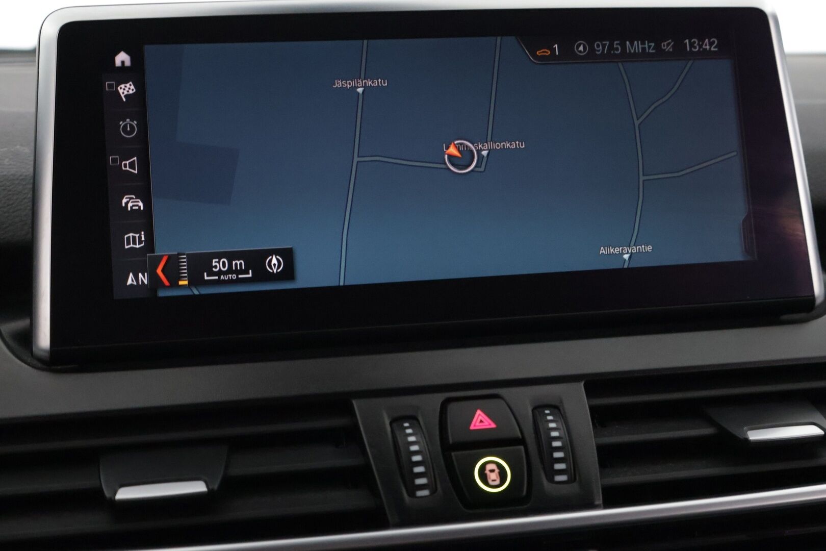 BMW 216 2020 F46 M-sport * HUD / LED / Sähkökontti / Vetokoukku / Tutkat / Proffa navi * - Huippuvarusteet! / Huollot ok / Renkaat ajokuntoiset / Suomi-auto *