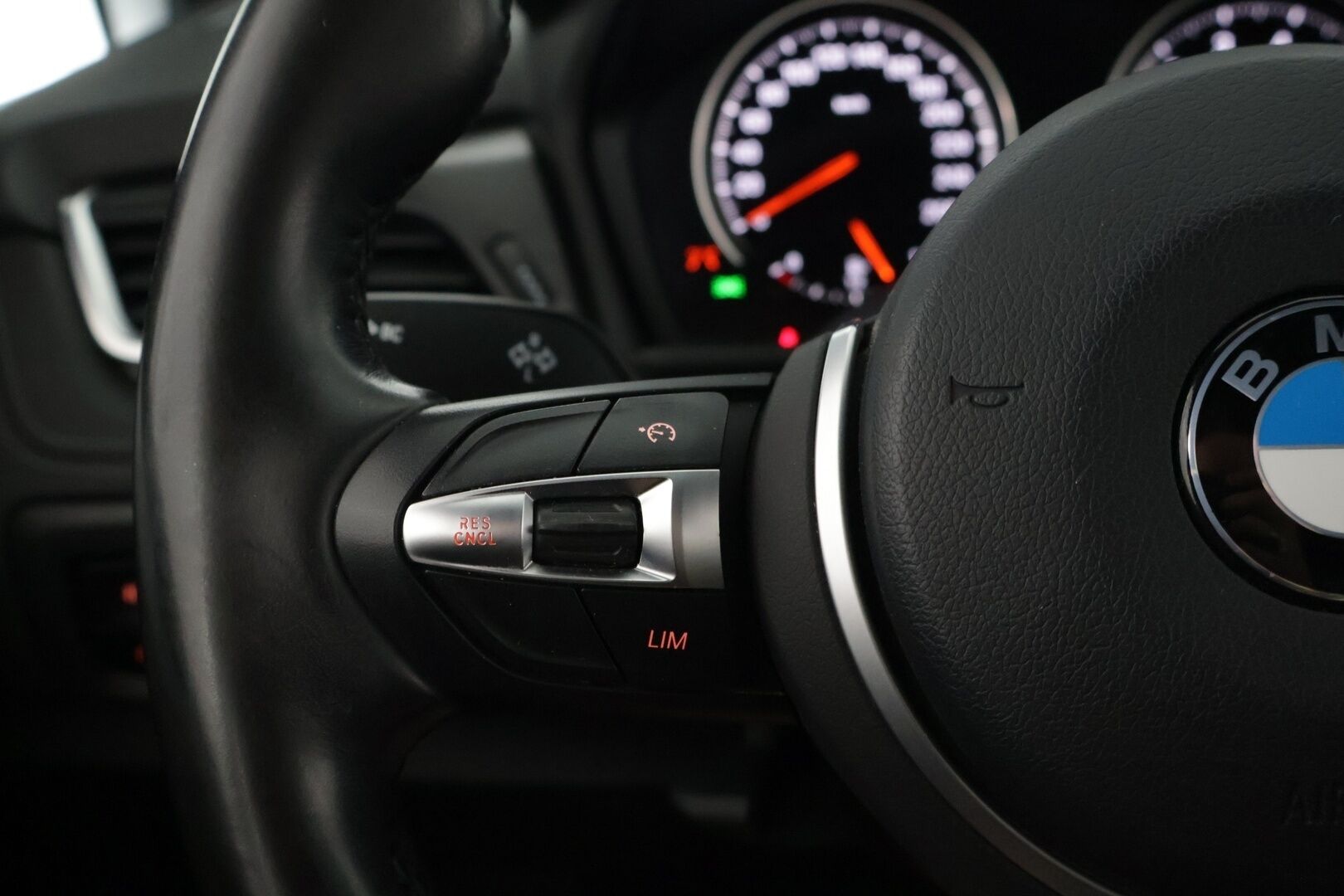 BMW 216 2020 i Gran Tourer Business M Sport F46 * HUD / LED / Lohko / Sähkökontti / Vetokoukku / Tutkat / Proffa navi * - Huippuvarusteet! / Huollot ok / Renkaat ajokuntoiset / Suomi-auto * - HULLUT JOULUT KORKOTARJOUS 2,49% 