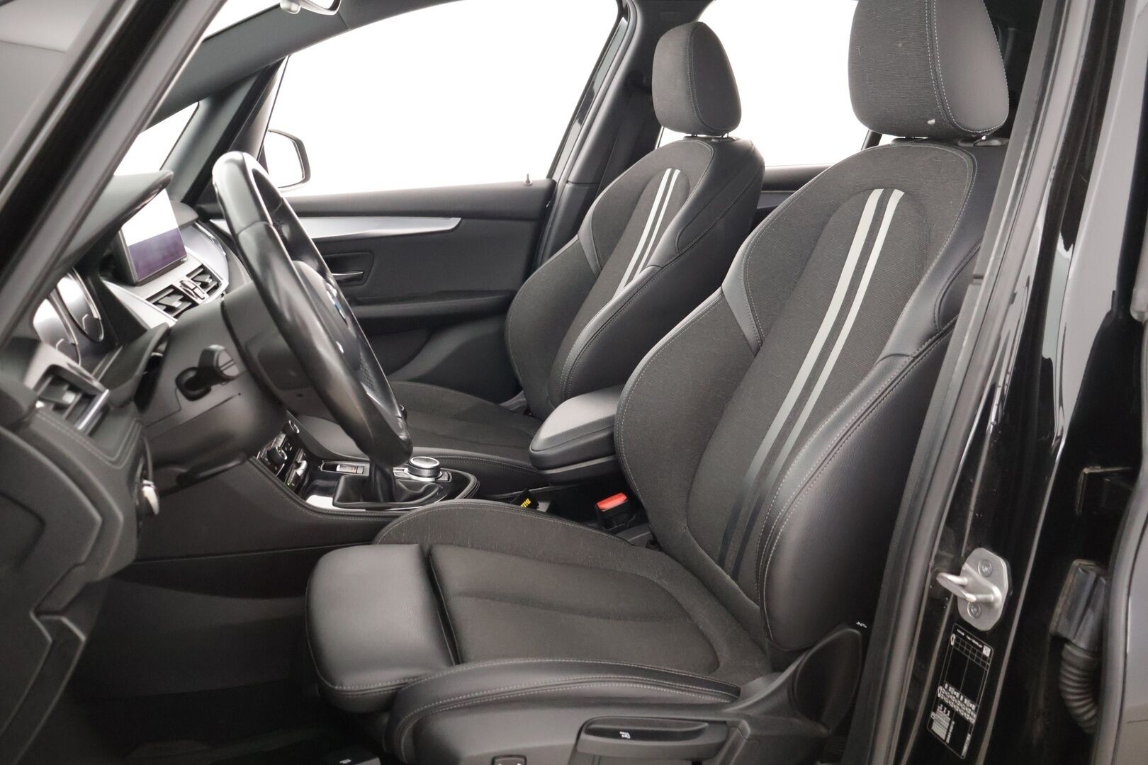 BMW 216 2020 i Gran Tourer Business M Sport F46 * HUD / LED / Lohko / Sähkökontti / Vetokoukku / Tutkat / Proffa navi * - Huippuvarusteet! / Huollot ok / Renkaat ajokuntoiset / Suomi-auto * - HULLUT JOULUT KORKOTARJOUS 2,49% 