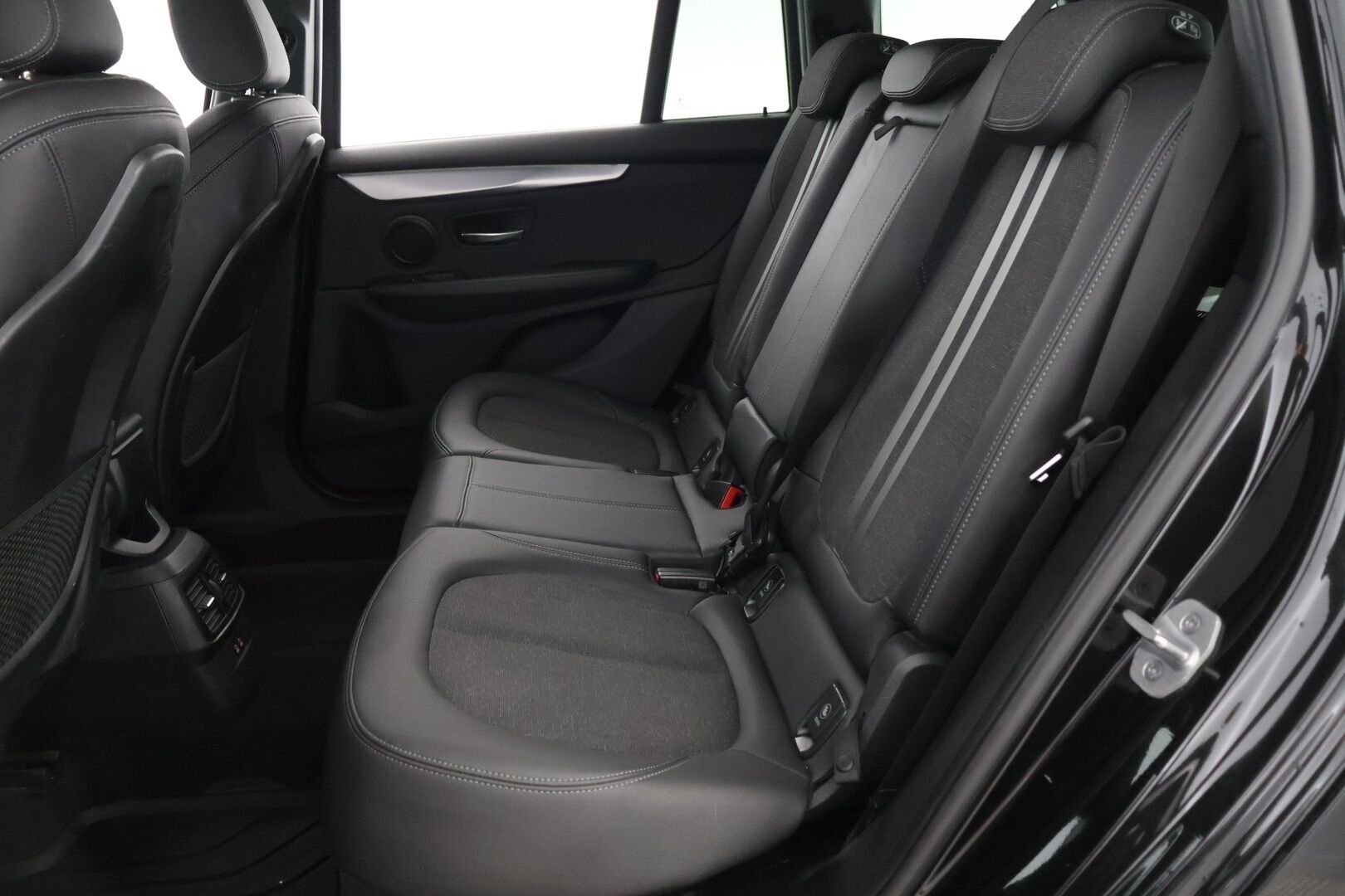 BMW 216 2020 i Gran Tourer Business M Sport F46 * HUD / LED / Lohko / Sähkökontti / Vetokoukku / Tutkat / Proffa navi * - Huippuvarusteet! / Huollot ok / Renkaat ajokuntoiset / Suomi-auto * - HULLUT JOULUT KORKOTARJOUS 2,49% 