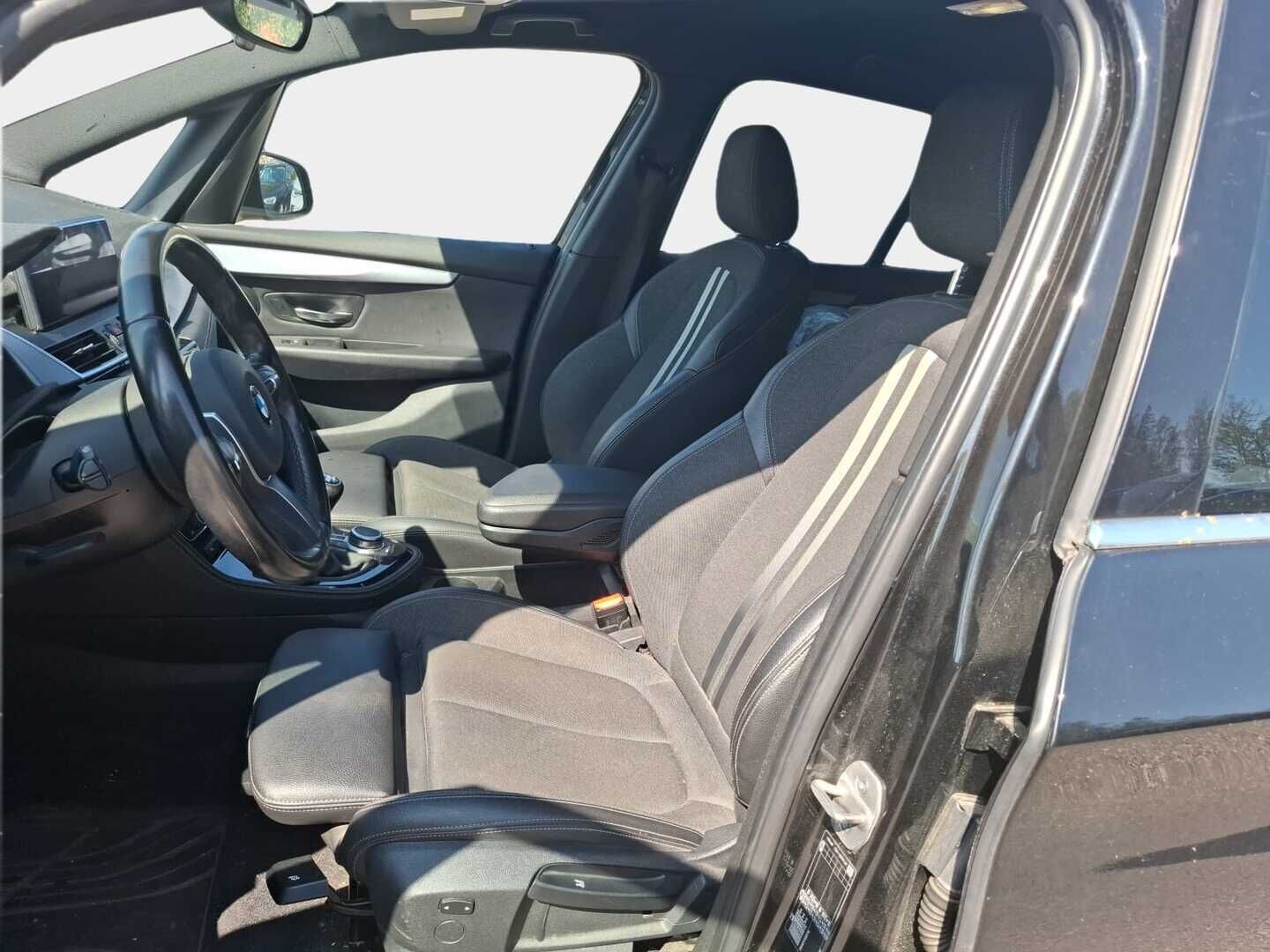 BMW 216 2020 F46 M-sport * HUD / LED / Sähkökontti / Vetokoukku / Tutkat / Proffa navi * - Huollot ok / Renkaat ok / Suomi-auto *