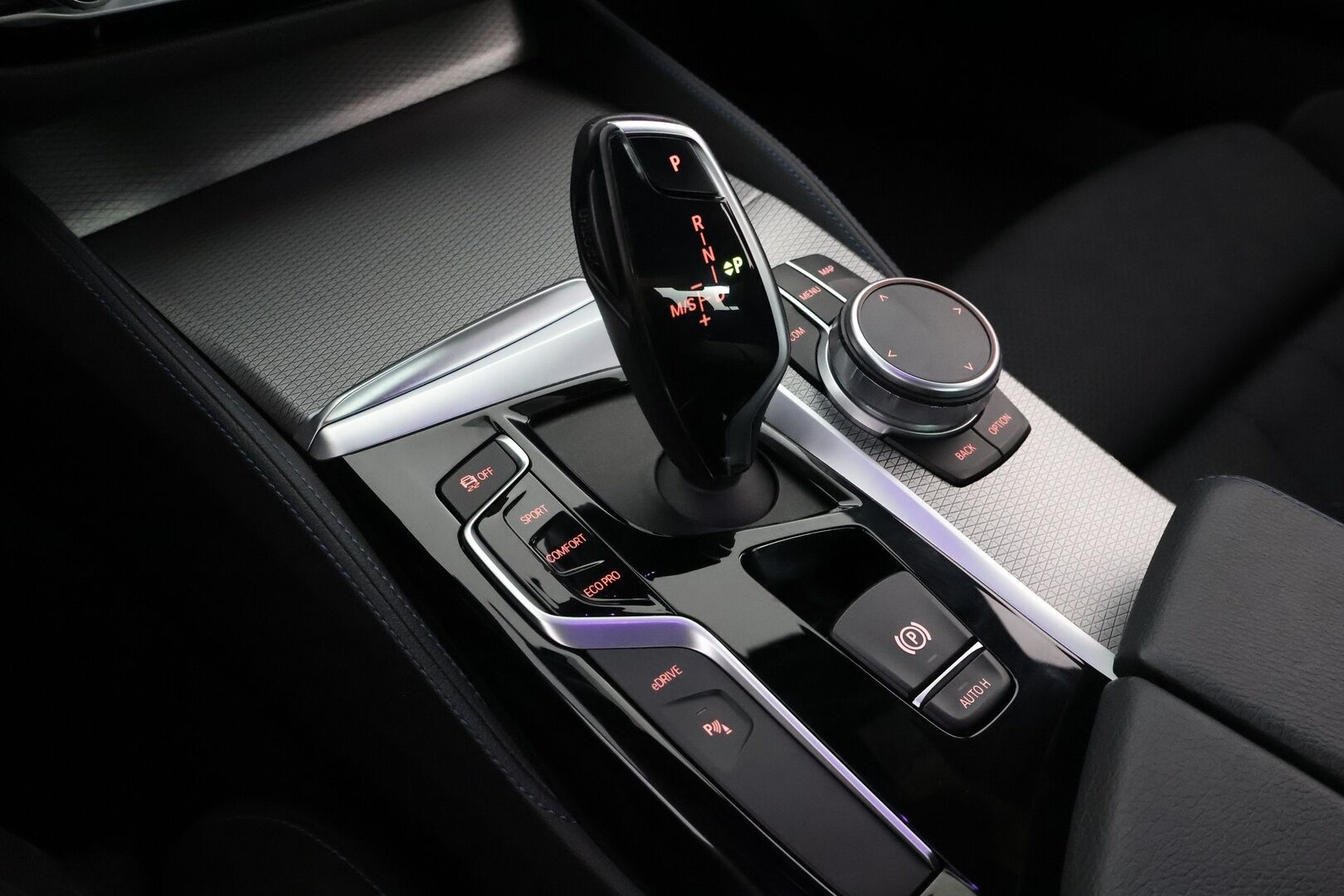 BMW 530 2020 G30 Sedan 530e xDrive A Charged Edition M Sport - 1Om Suomiauto / HiFi / Peruutuskamera / Professional Navi / Adapt.LED / Comfort Access / Juuri tullut Tampereelle! - HULLUT JOULUT KORKOTARJOUS 2,49% 