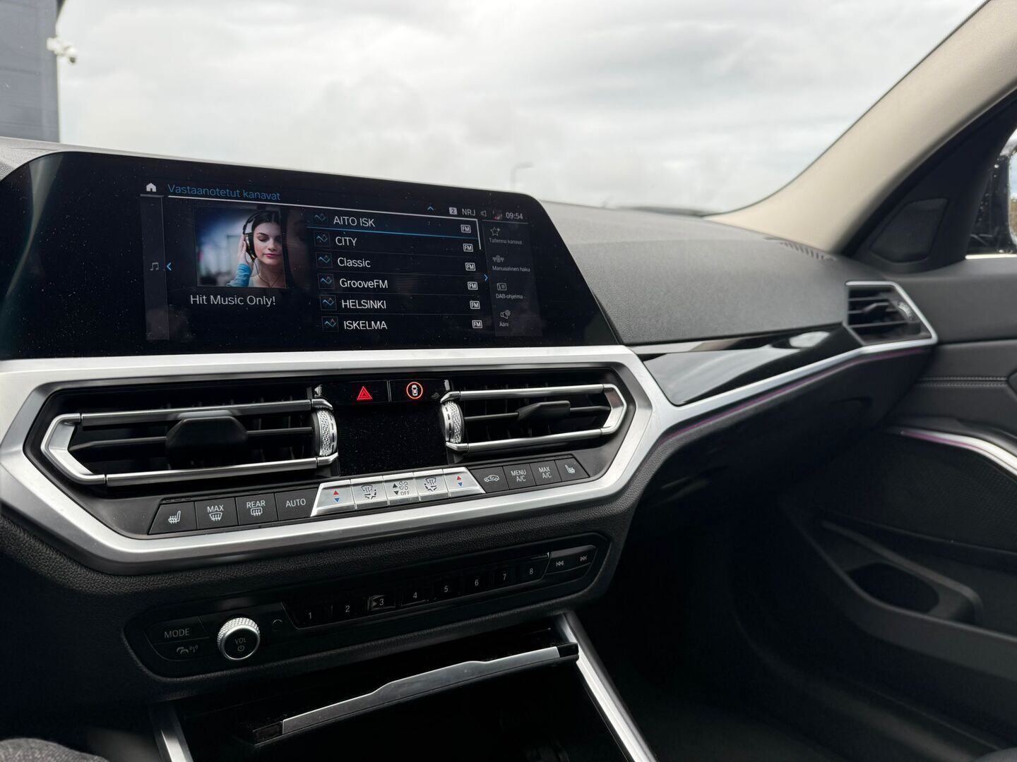 BMW 330 2020 G20 Sedan 330e Business Sport - Acc | Kamera | Sportline | Kahdet renkaat
