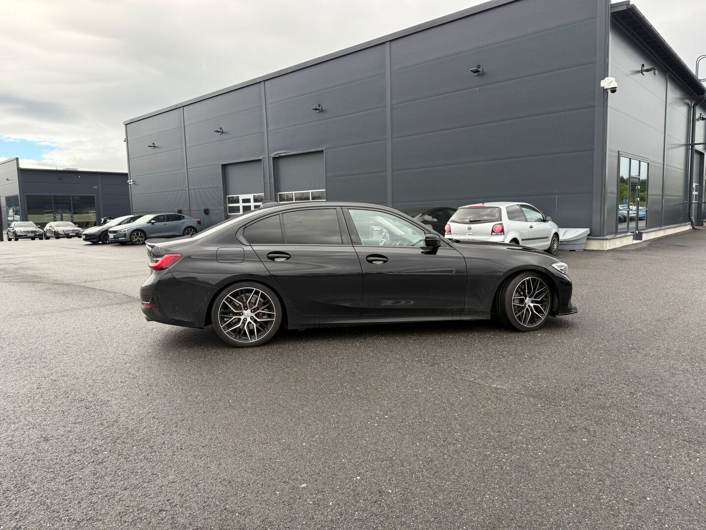 BMW 330 2020 G20 Sedan 330e Business Sport - Acc | Kamera | Sportline | Kahdet renkaat