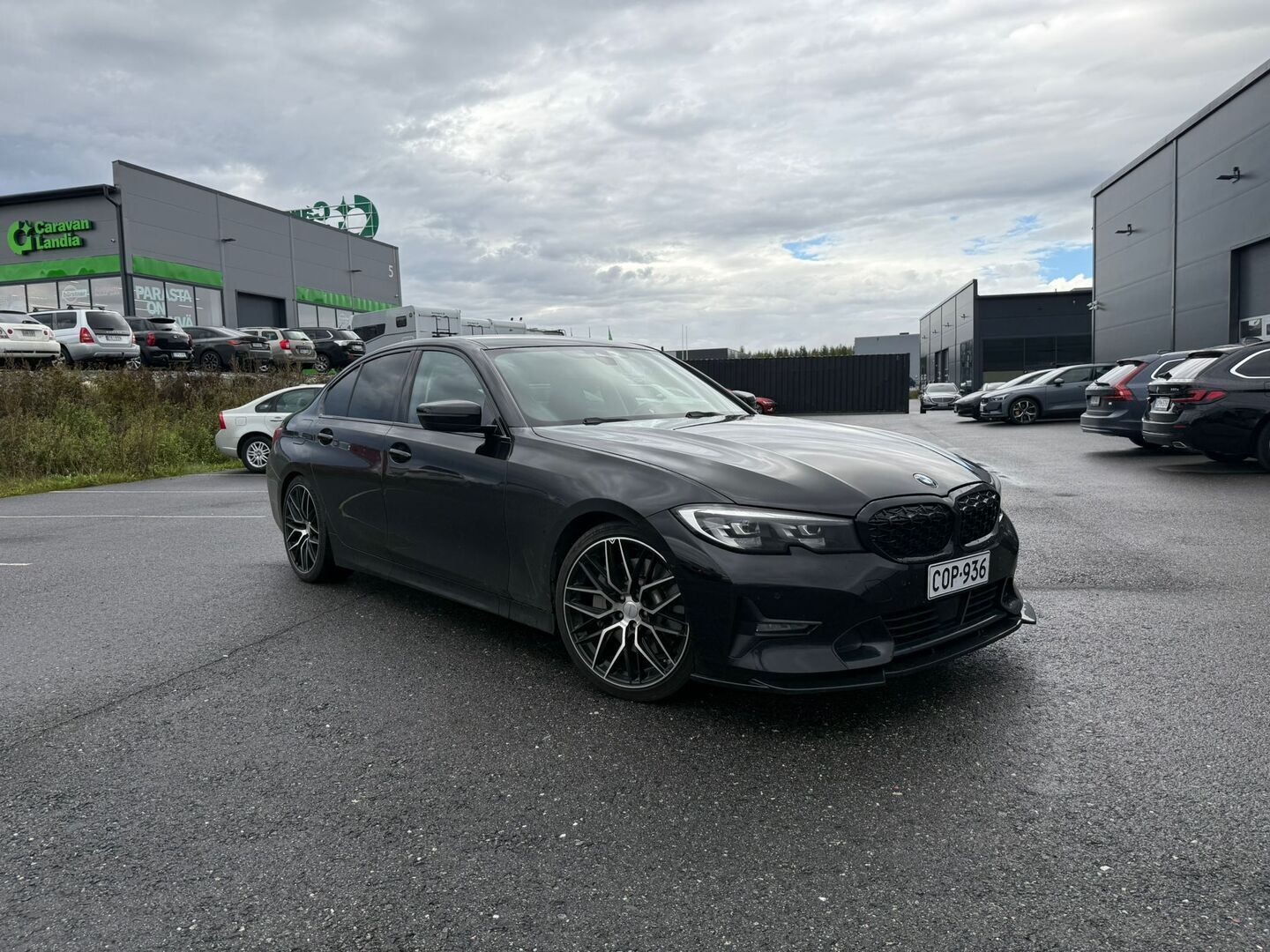 BMW 330 2020 G20 Sedan 330e Business Sport - Acc | Kamera | Sportline | Kahdet renkaat