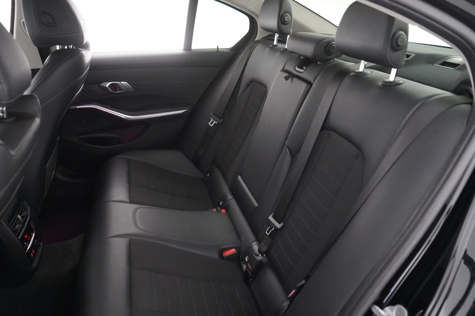 BMW 330 2020 G20 Sedan 330e Business Sport - Acc | Kamera | Sportline | Kahdet renkaat