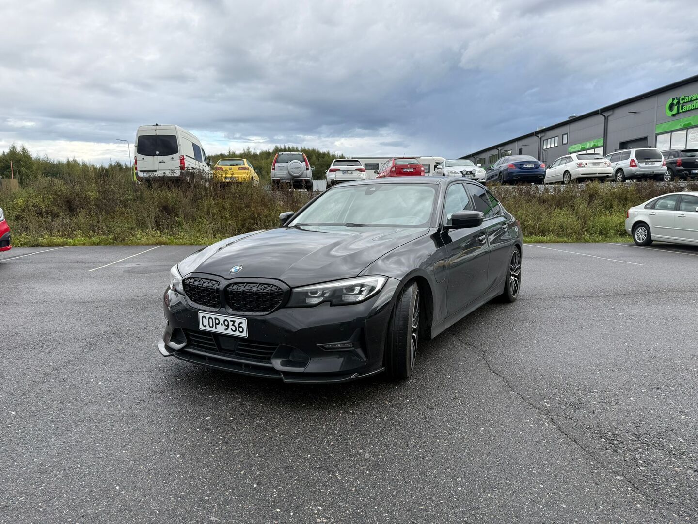 BMW 330 2020 G20 Sedan 330e Business Sport - Acc | Kamera | Sportline | Kahdet renkaat