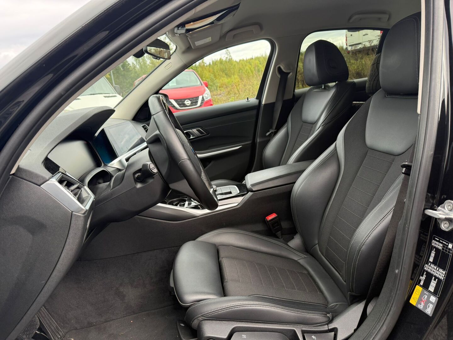 BMW 330 2020 G20 Sedan 330e Business Sport - Acc | Kamera | Sportline | Kahdet renkaat