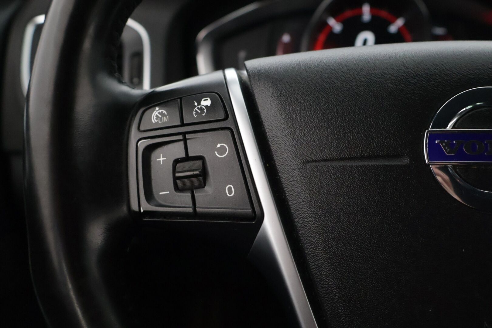 Volvo V60 Cross Country 2018 D4 AWD Business Summum aut * Adapt.Vakkari / Webasto / Muistipenkki / Nahkasisusta / Navi / Keyless * - Ei AdBlue järjestelmää! - HULLUT AVAJAISHULINAT KORKOTARJOUS 3,29 %