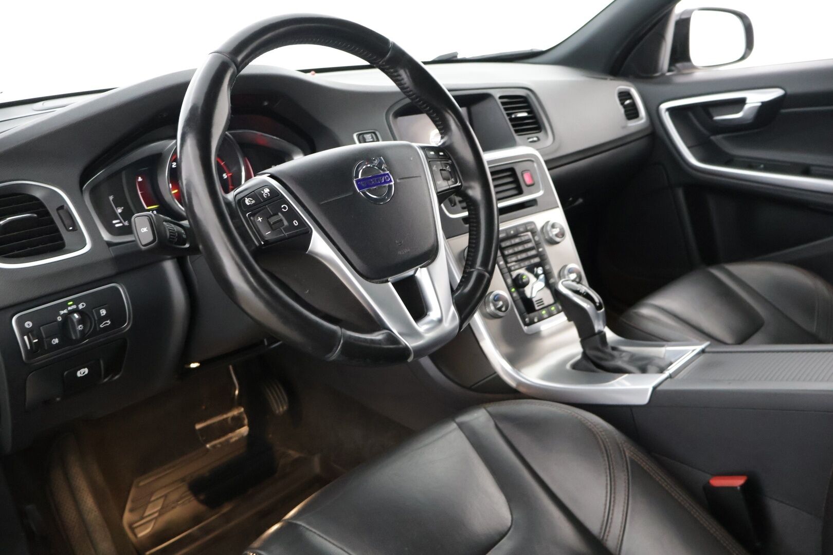 Volvo V60 Cross Country 2018 D4 AWD Business Summum aut * Adapt.Vakkari / Webasto / Muistipenkki / Nahkasisusta / Navi / Keyless * - Ei AdBlue järjestelmää! - HULLUT AVAJAISHULINAT KORKOTARJOUS 3,29 %