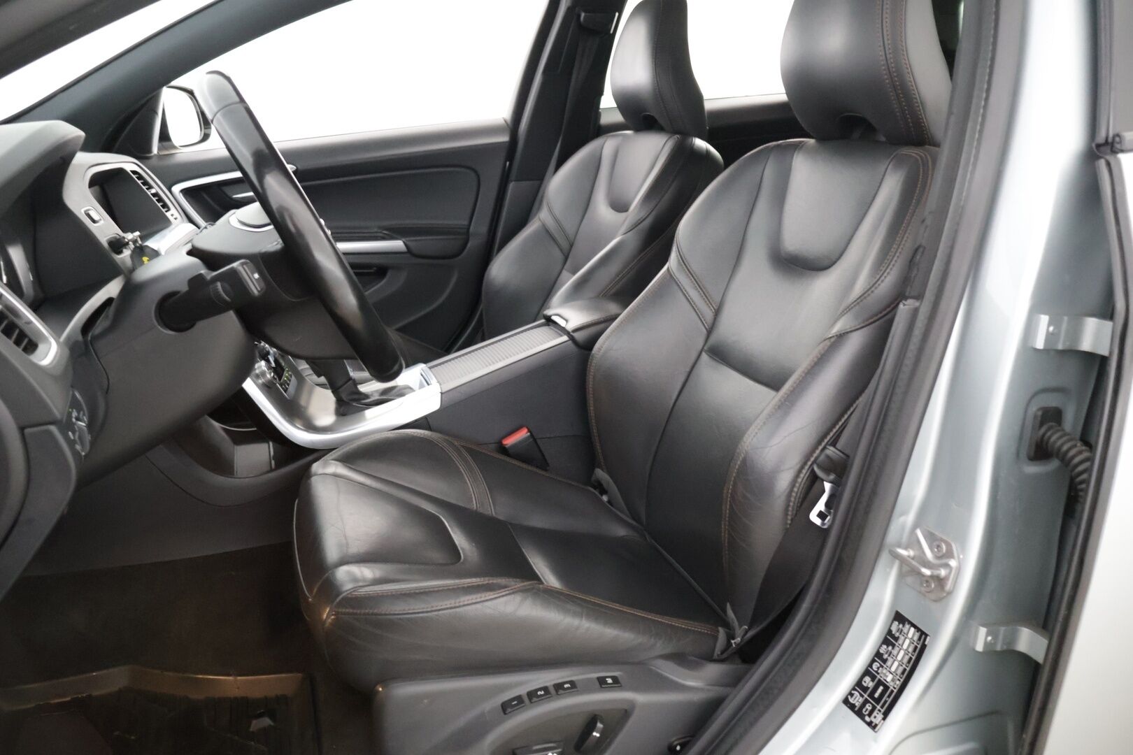 Volvo V60 Cross Country 2018 D4 AWD Business Summum aut * Adapt.Vakkari / Webasto / Muistipenkki / Nahkasisusta / Navi / Keyless * - Ei AdBlue järjestelmää! - HULLUT AVAJAISHULINAT KORKOTARJOUS 3,29 %