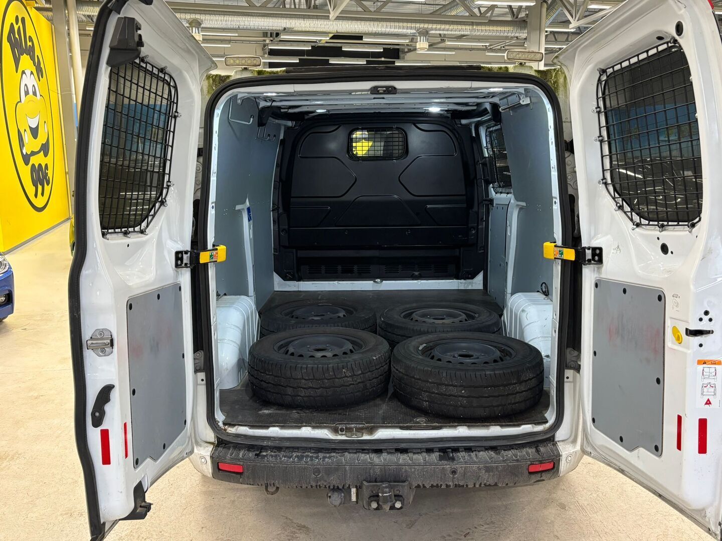 Ford Transit Custom 2020 320 2,0TDCi 105 hv M6 Etuveto Trend Van N1 L2H1 *Webasto / Tutkat / Koukku / Jakopää tehty* - *2x Renkaat / Juuri saapunut!* - Osta nyt, maksa vasta ensi vuonna