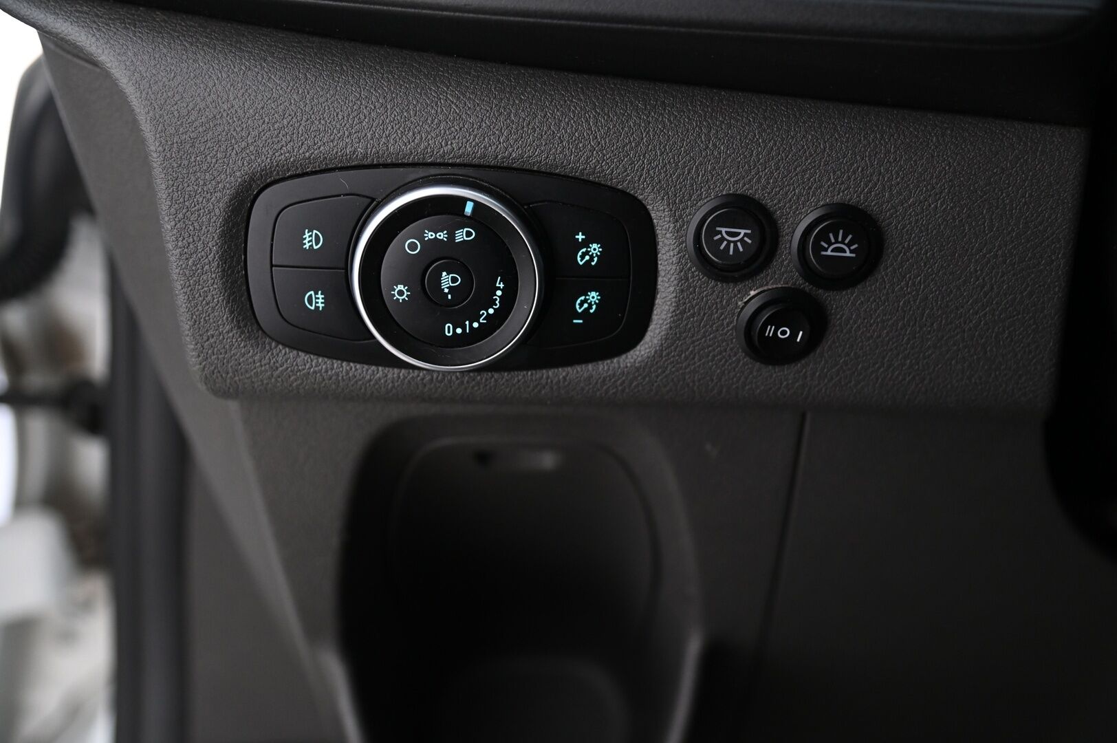 Ford Transit Custom 2020 320 2,0TDCi 105 hv M6 Etuveto Trend Van N1 L2H1 *Webasto / Tutkat / Koukku / Jakopää tehty* - *2x Renkaat / Juuri saapunut!* - HULLUT VÄLIPÄIVÄT KORKOTARJOUS 2,49%