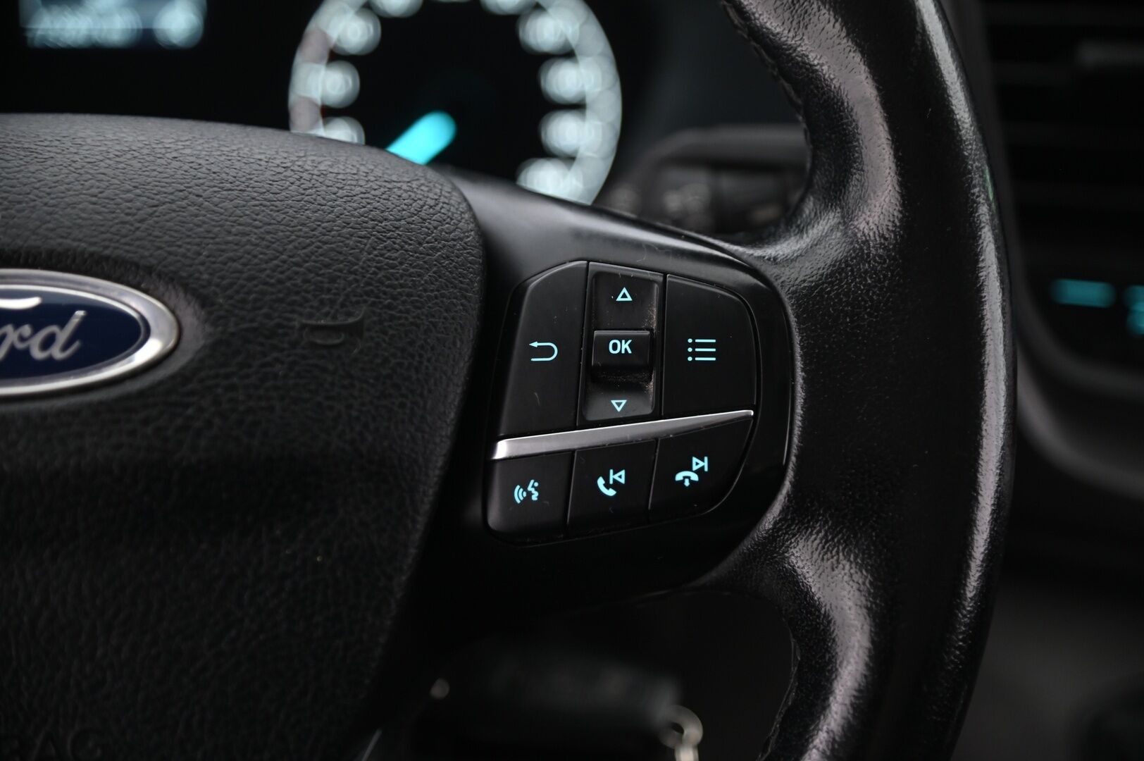 Ford Transit Custom 2020 320 2,0TDCi 105 hv M6 Etuveto Trend Van N1 L2H1 *Webasto / Tutkat / Koukku / Jakopää tehty* - *2x Renkaat / Juuri saapunut!* - HULLUT VÄLIPÄIVÄT KORKOTARJOUS 2,49%