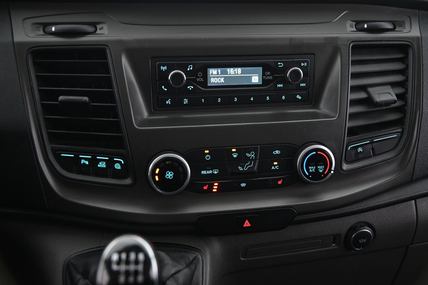 Ford Transit Custom 2020 320 2,0TDCi 105 hv M6 Etuveto Trend Van N1 L2H1 *Webasto / Tutkat / Koukku / Jakopää tehty* - *2x Renkaat / Juuri saapunut!* - HULLUT VÄLIPÄIVÄT KORKOTARJOUS 2,49%