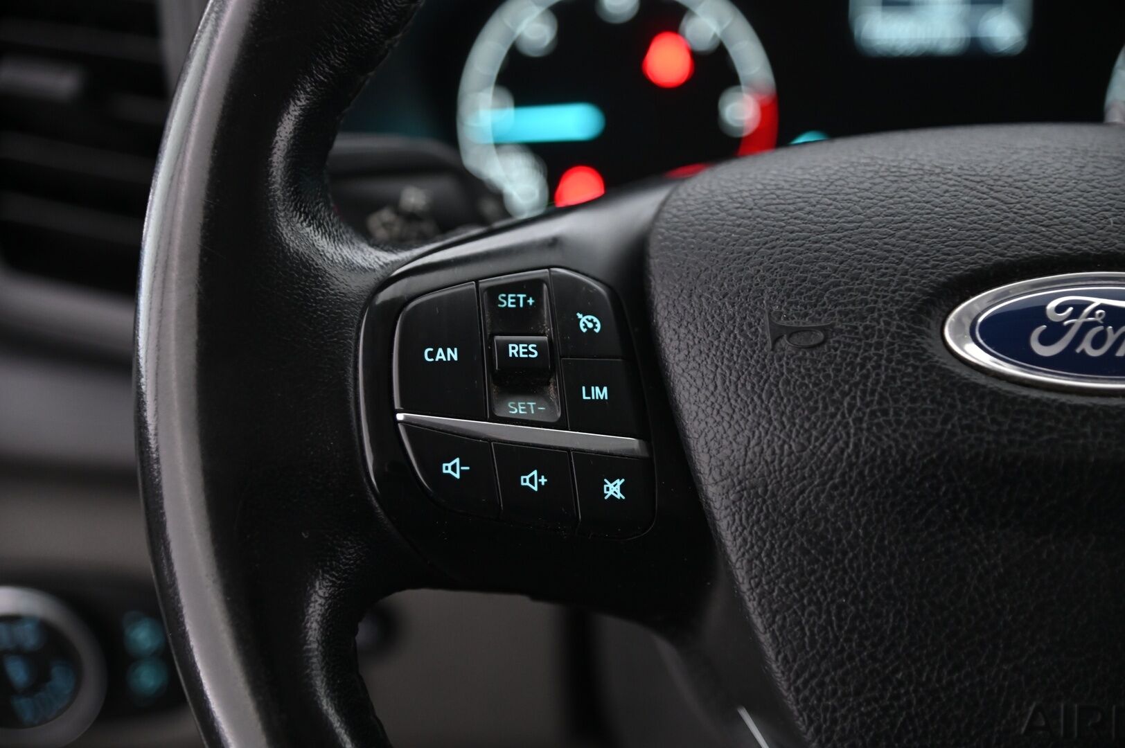 Ford Transit Custom 2020 320 2,0TDCi 105 hv M6 Etuveto Trend Van N1 L2H1 *Webasto / Tutkat / Koukku / Jakopää tehty* - *2x Renkaat / Juuri saapunut!* - HULLUT VÄLIPÄIVÄT KORKOTARJOUS 2,49%