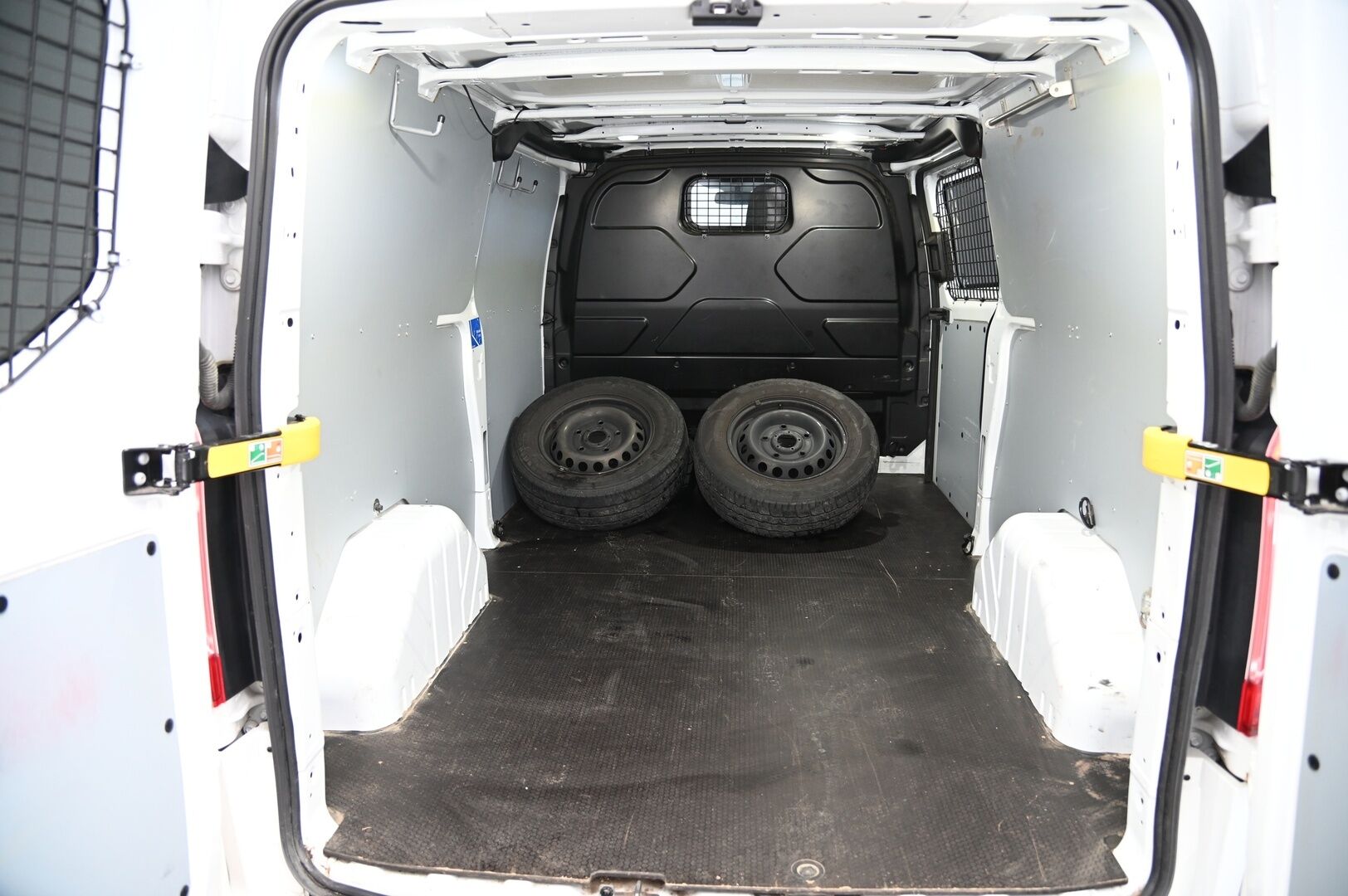 Ford Transit Custom 2020 320 2,0TDCi 105 hv M6 Etuveto Trend Van N1 L2H1 *Webasto / Tutkat / Koukku / Jakopää tehty* - *2x Renkaat / Juuri saapunut!* - HULLUT VÄLIPÄIVÄT KORKOTARJOUS 2,49%