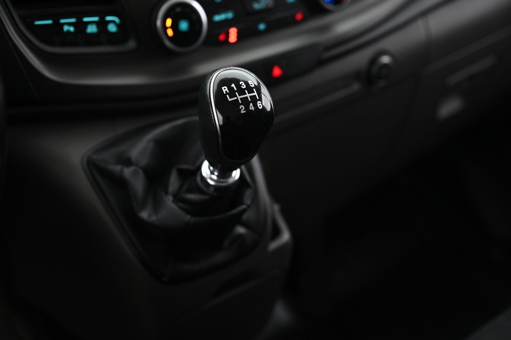 Ford Transit Custom 2020 320 2,0TDCi 105 hv M6 Etuveto Trend Van N1 L2H1 *Webasto / Tutkat / Koukku / Jakopää tehty* - *2x Renkaat / Juuri saapunut!* - HULLUT VÄLIPÄIVÄT KORKOTARJOUS 2,49%