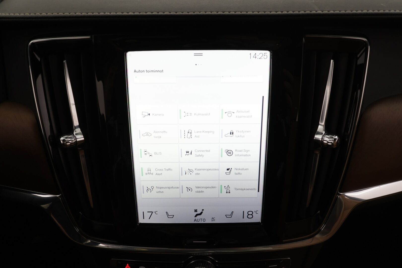 Volvo V90 2020 D4 AWD Business Inscription aut - ACC | Webasto | Panorama | Muistipenkki | Full LED | P.Kamera | Sporttinahat | BLIS |Suomi-auto | Kahdet renkaat aluvanteilla | ALV