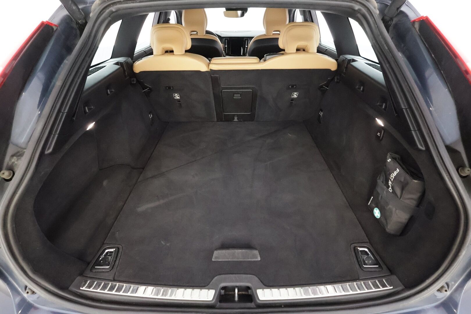 Volvo V90 2020 D4 AWD Business Inscription aut - ACC | Webasto | Panorama | Muistipenkki | Full LED | P.Kamera | Sporttinahat | BLIS |Suomi-auto | Kahdet renkaat aluvanteilla | ALV