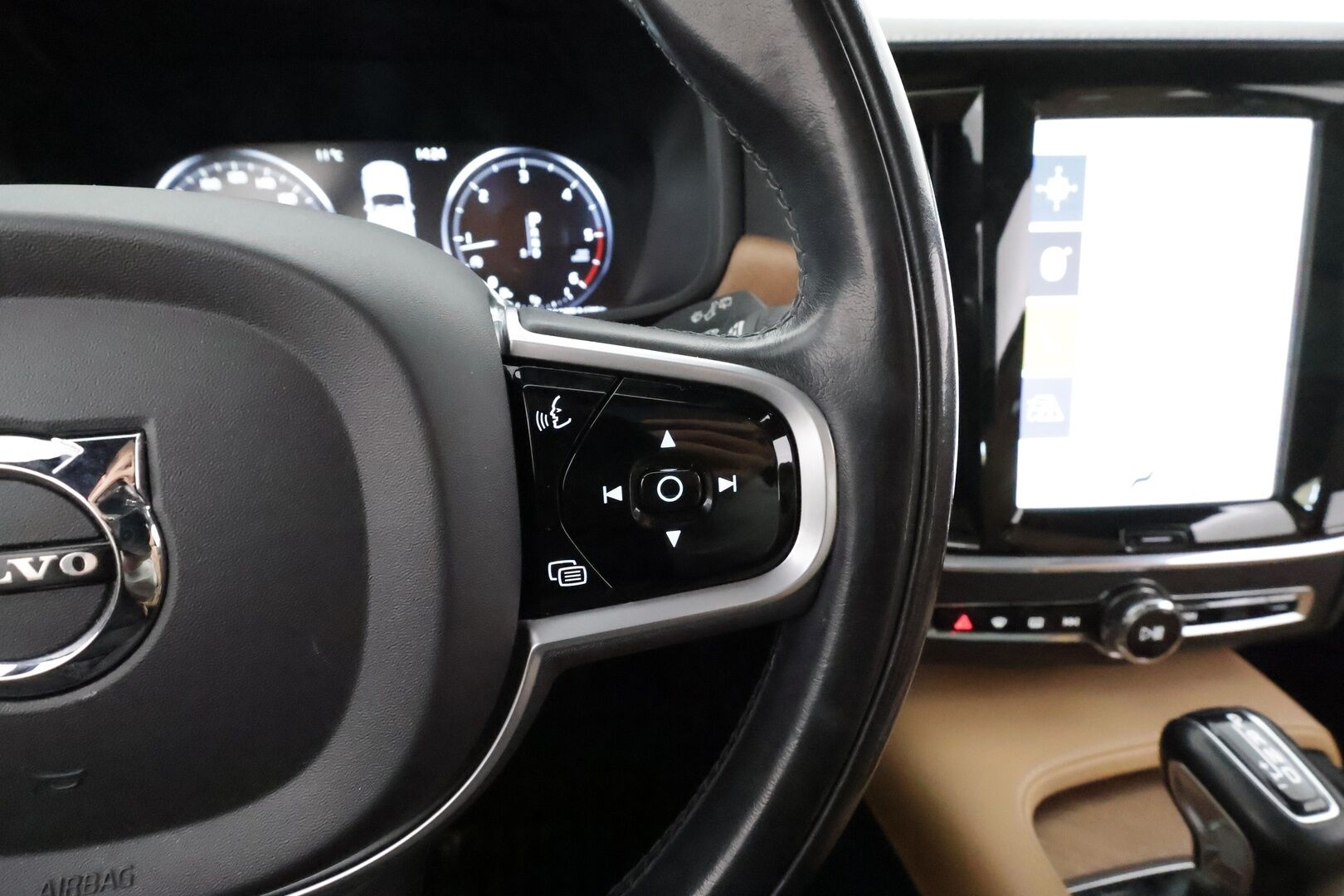 Volvo V90 2020 D4 AWD Business Inscription aut - ACC | Webasto | Panorama | Muistipenkki | Full LED | P.Kamera | Sporttinahat | BLIS |Suomi-auto | Kahdet renkaat aluvanteilla | ALV