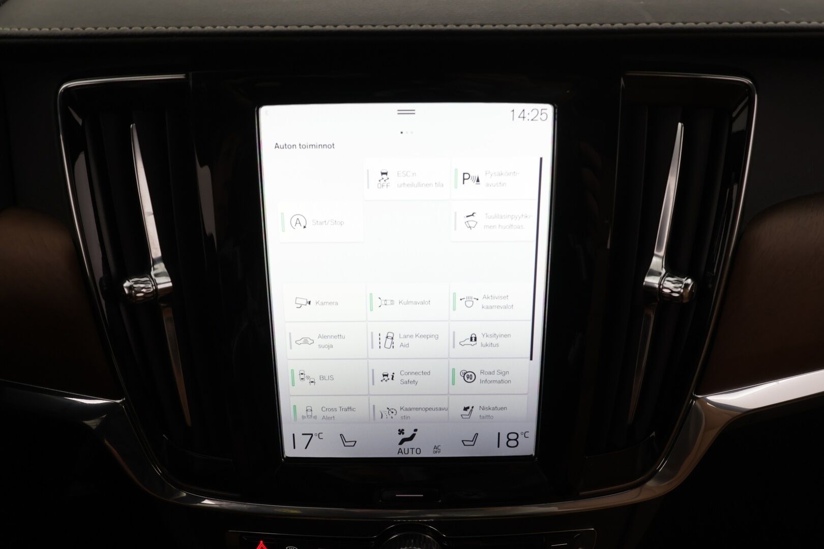 Volvo V90 2020 D4 AWD Business Inscription aut - ACC | Webasto | Panorama | Muistipenkki | Full LED | P.Kamera | Sporttinahat | BLIS |Suomi-auto | Kahdet renkaat aluvanteilla | ALV