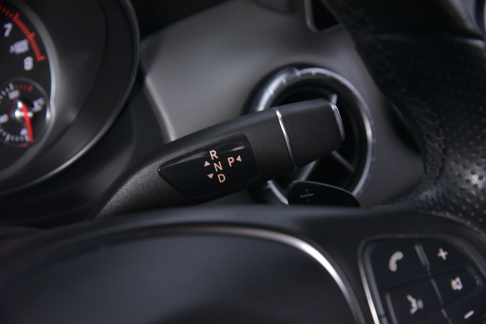 Mercedes-Benz CLA 2016 200 A Premium Business * Distronic / Harman & Kardon / P-Kamera / Lohko / Näyttävä! * - Distronic | Harman & Kardon | P-Kamera | Lohko | Kahdet renkaat alumiinivantein | Säntilliset huollot