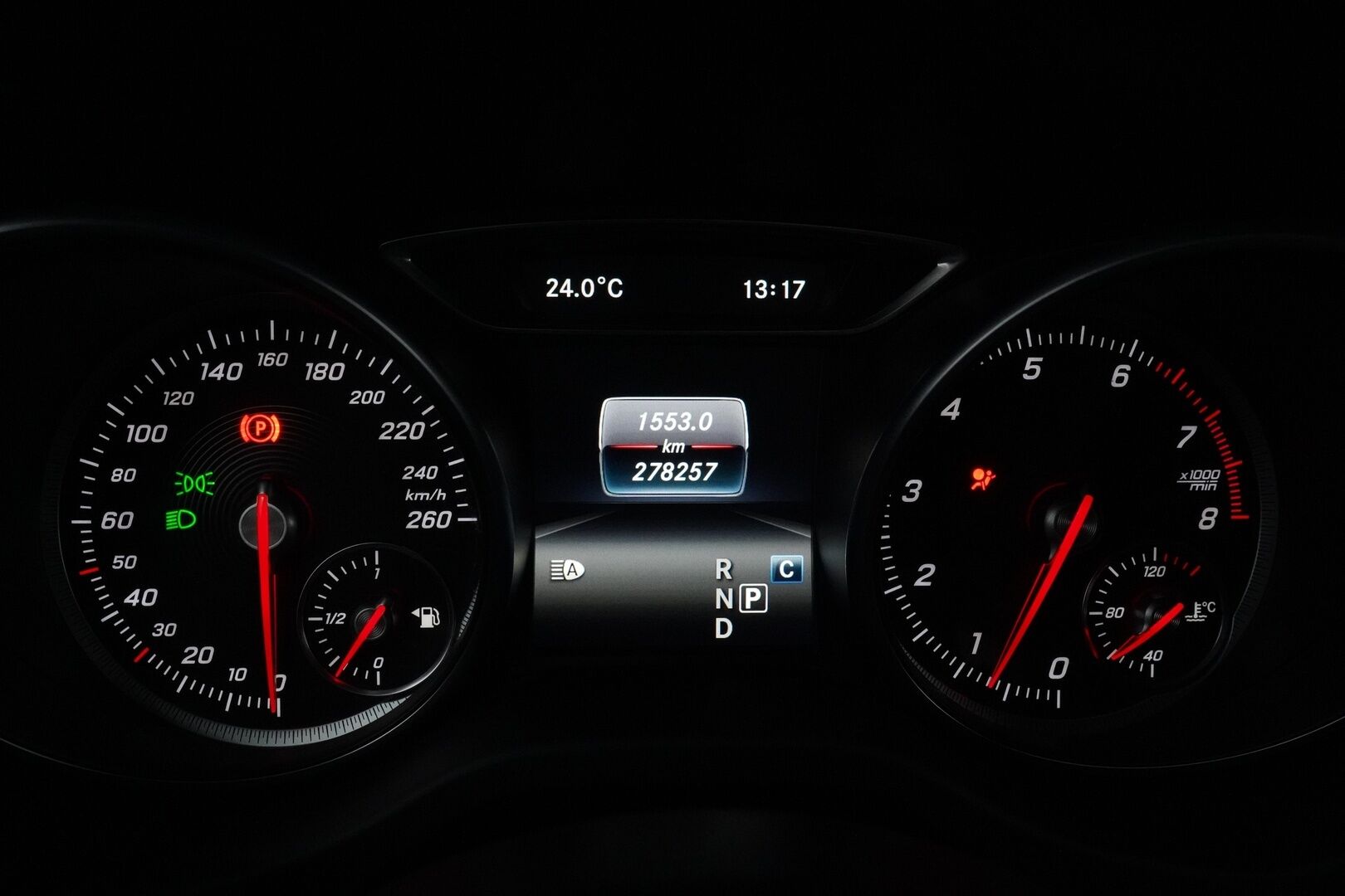 Mercedes-Benz CLA 2016 200 A Premium Business - Distronic | Harman & Kardon | P-Kamera | Lohko | Kahdet renkaat alumiinivantein | Säntilliset huollot