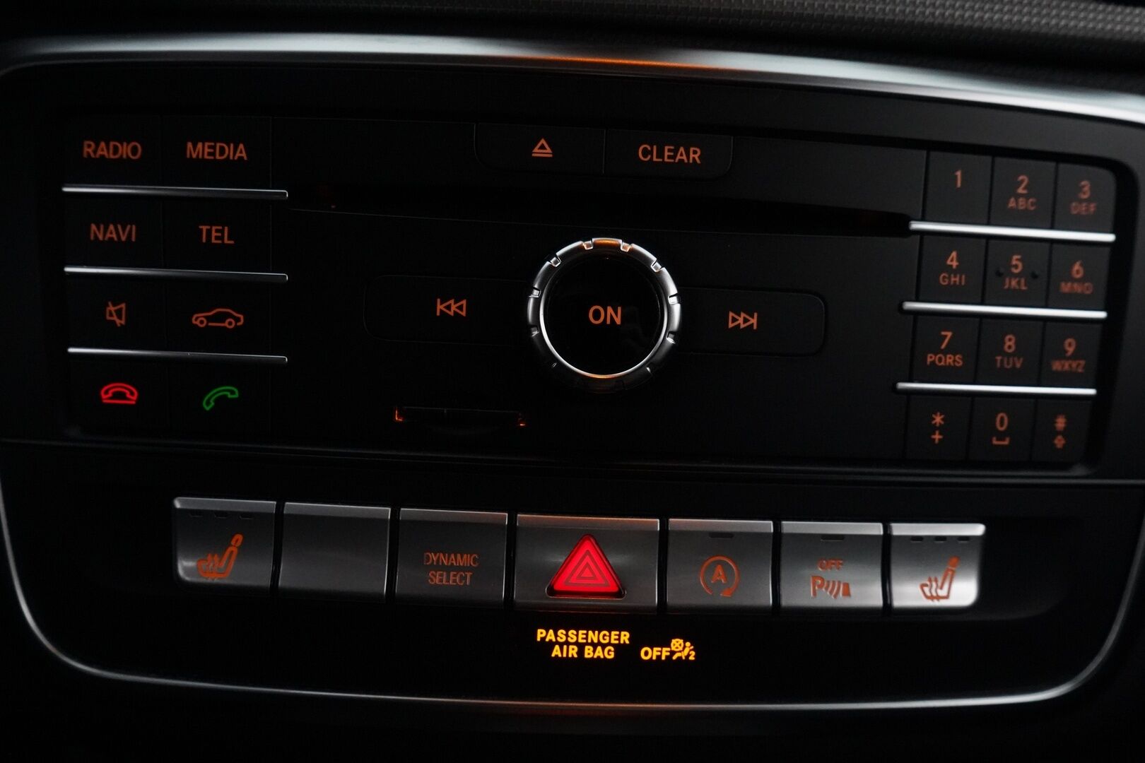 Mercedes-Benz CLA 2016 200 A Premium Business - Distronic | Harman & Kardon | P-Kamera | Lohko | Kahdet renkaat alumiinivantein | Säntilliset huollot