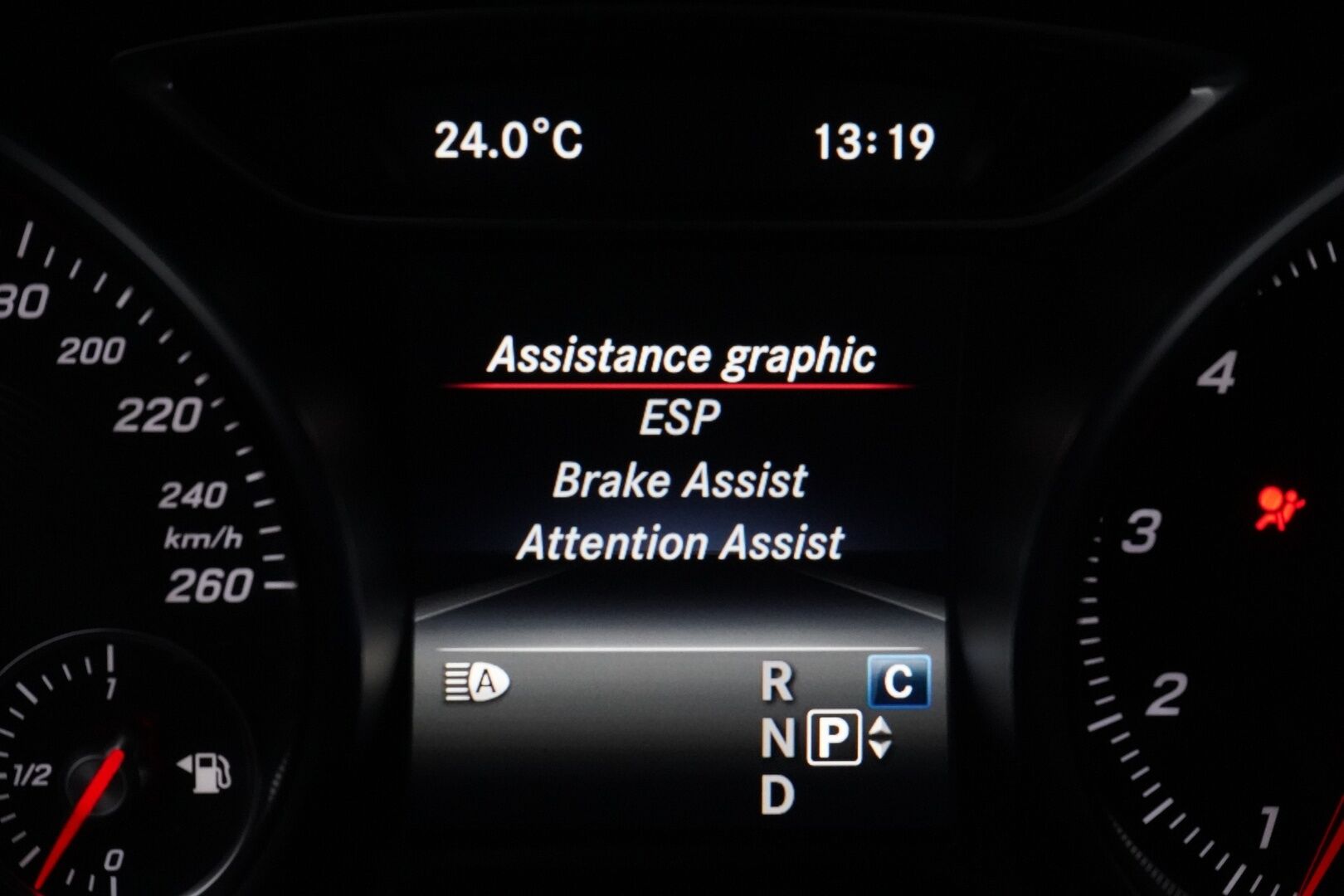 Mercedes-Benz CLA 2016 200 A Premium Business - Distronic | Harman & Kardon | P-Kamera | Lohko | Kahdet renkaat alumiinivantein | Säntilliset huollot