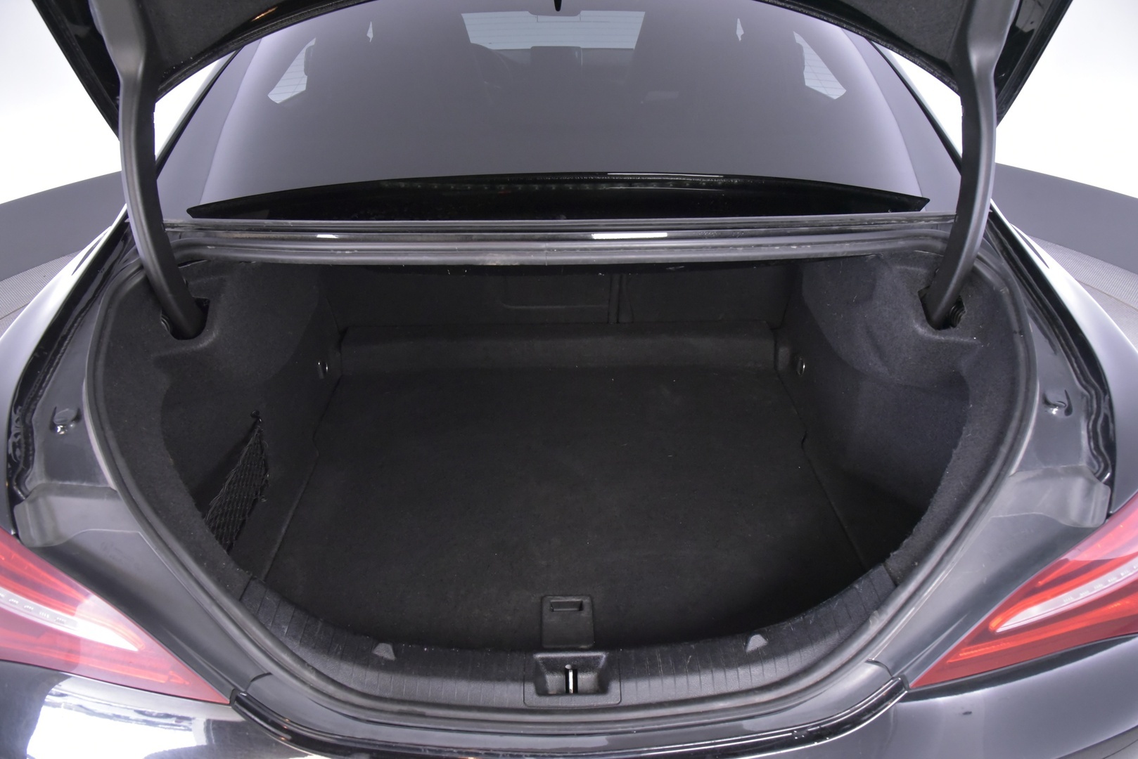 Mercedes-Benz CLA 2016 200 A Premium Business * Distronic / Harman & Kardon / P-Kamera / Lohko / Näyttävä! * - Distronic | Harman & Kardon | P-Kamera | Lohko | Kahdet renkaat alumiinivantein | Säntilliset huollot