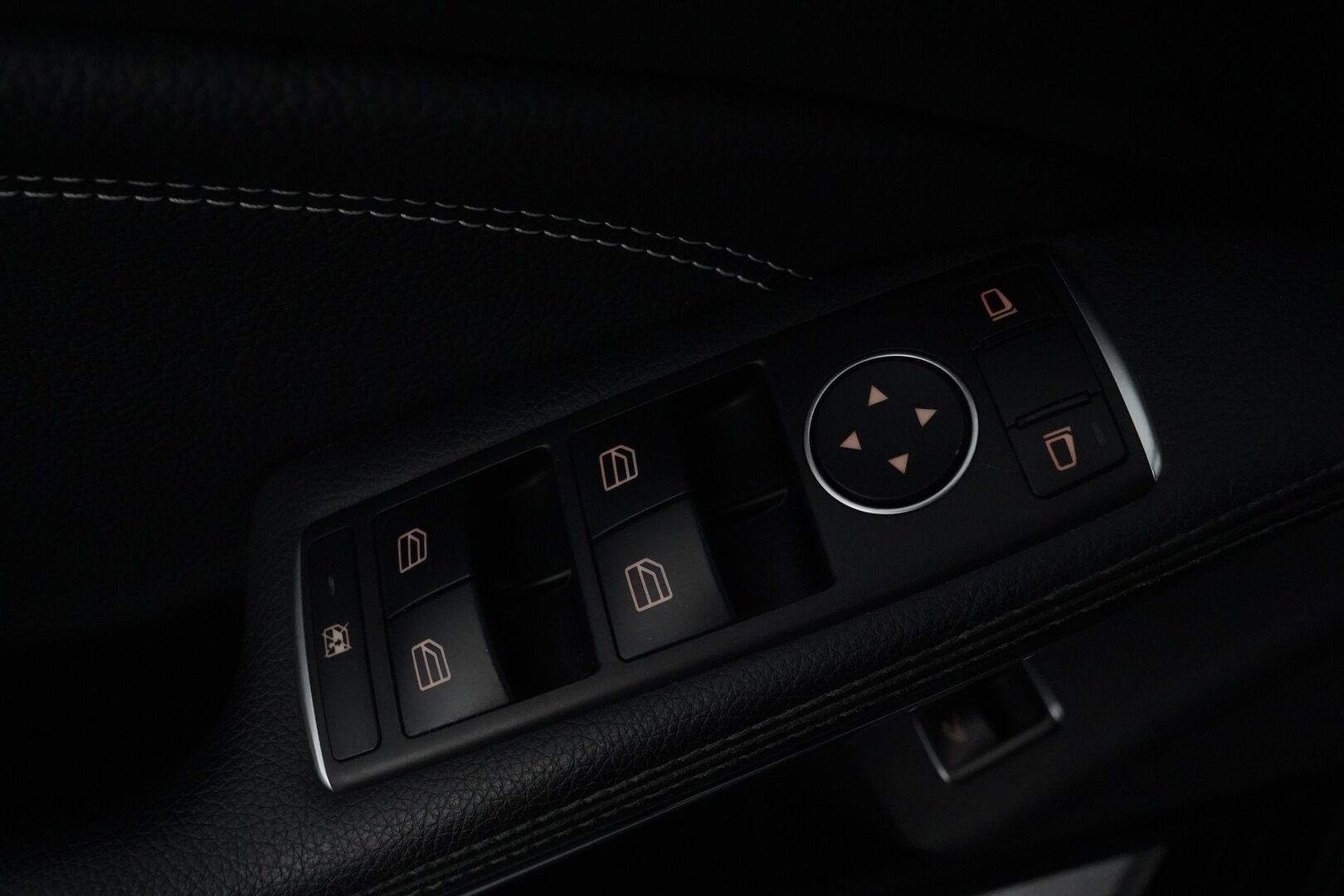 Mercedes-Benz CLA 2016 200 A Premium Business - Distronic | Harman & Kardon | P-Kamera | Lohko | Kahdet renkaat alumiinivantein | Säntilliset huollot