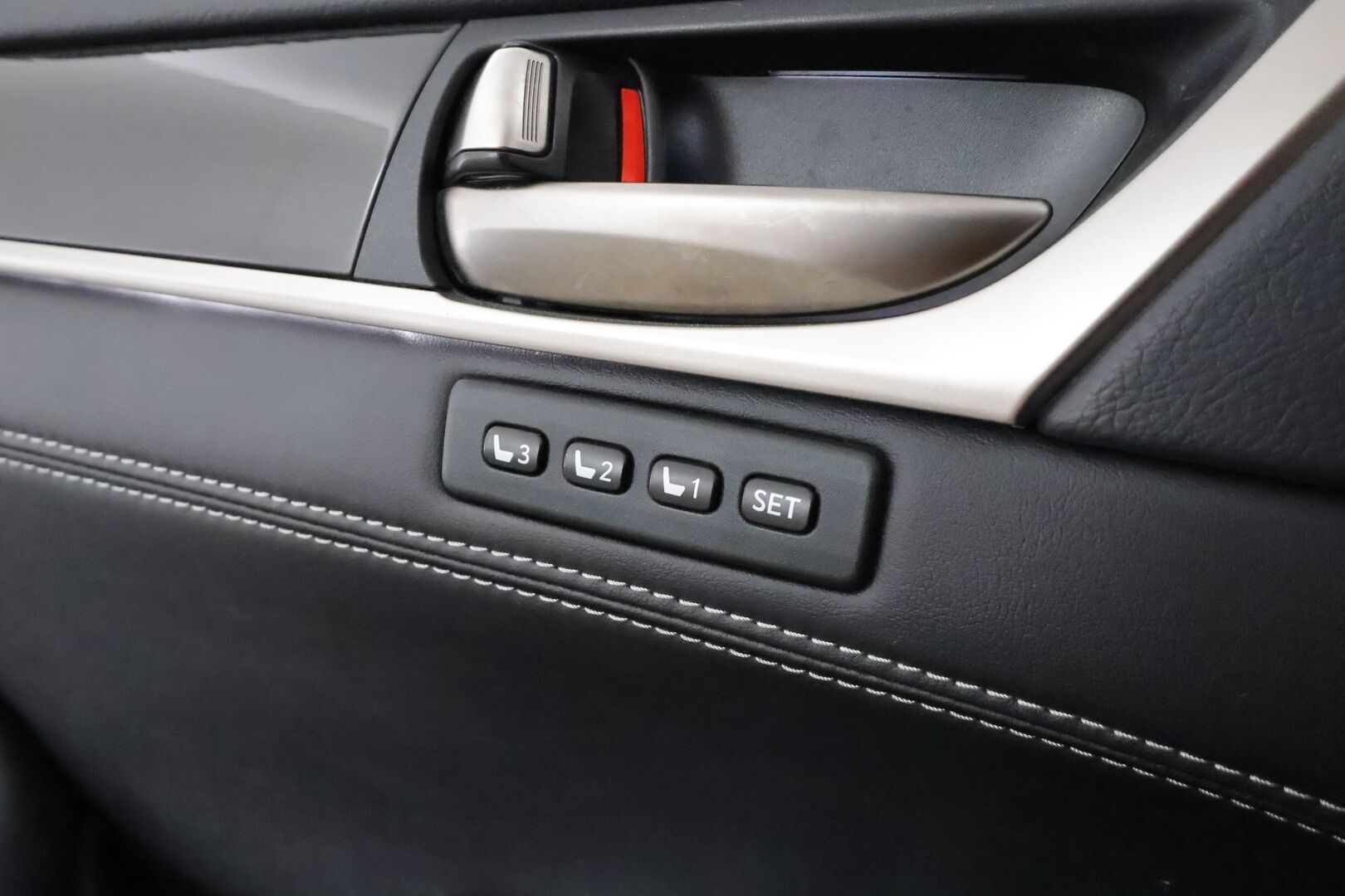 Lexus GS 2018 300h Hybrid A Executive **Adapt.vakkari / P.kamera / Muistipenkki / Ilmastoidut nahat / LED / Navi** - 3,99 % KORKOTARJOUS TÄHÄN AUTOON - Suomi-auto / Merkkihuollettu / Kahdet renkaat aluvanteilla / Sähköpenkit / Ratin lämmitin / Surround Sound / Lohko sis.lämppärillä / Hieno!