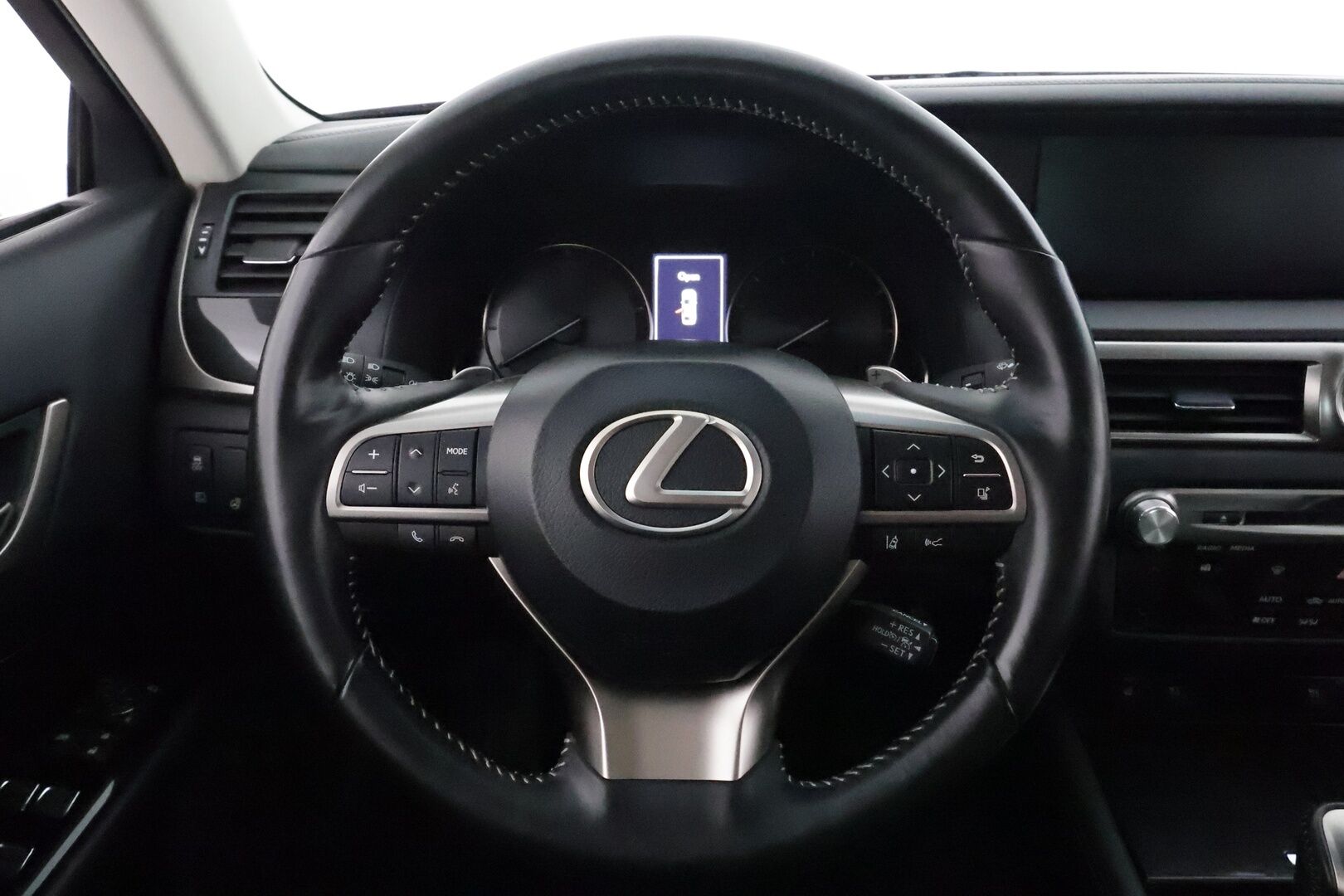 Lexus GS 2018 300h Hybrid A Executive **Adapt.vakkari / P.kamera / Muistipenkki / Ilmastoidut nahat / LED / Navi** - 3,99 % KORKOTARJOUS TÄHÄN AUTOON - Suomi-auto / Merkkihuollettu / Kahdet renkaat aluvanteilla / Sähköpenkit / Ratin lämmitin / Surround Sound / Lohko sis.lämppärillä / Hieno!